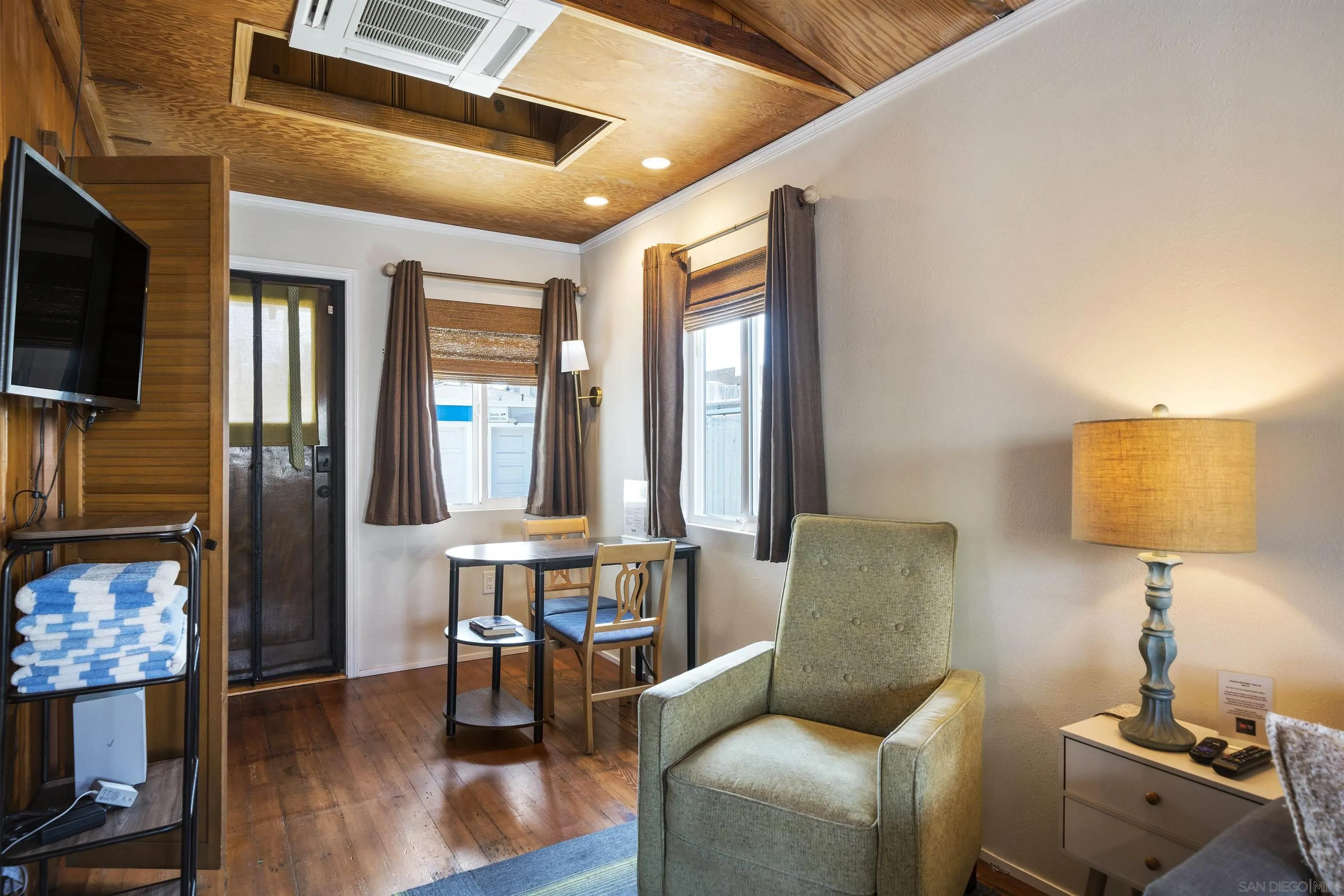 https://cdn.realtyfeed.com/cdn/127/250037676/ee43004dd62fd1851b286659b46b6797.webp