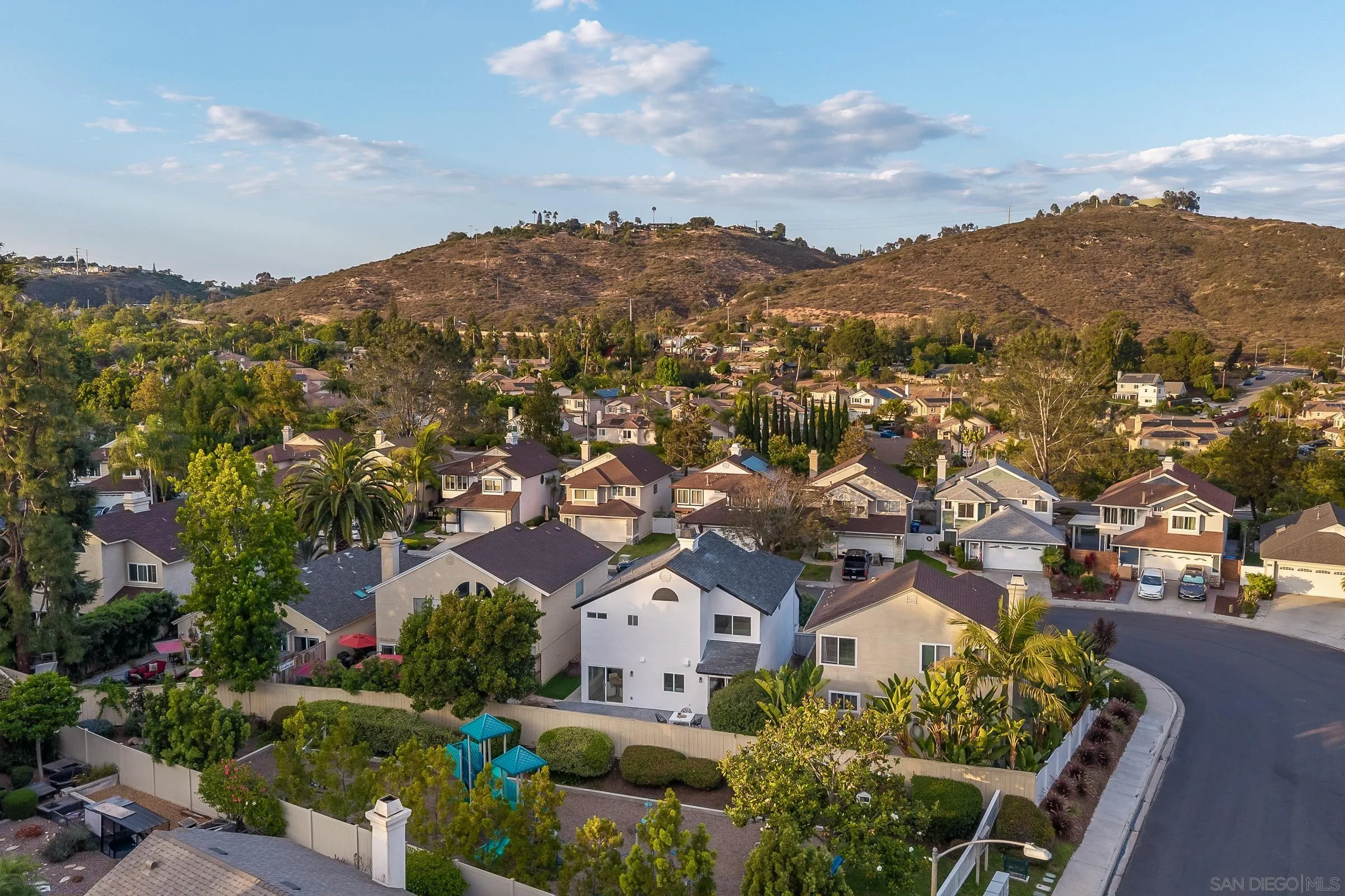 https://cdn.realtyfeed.com/cdn/127/250037678/ac85c819eb7cc44caed93b0e79508983.webp