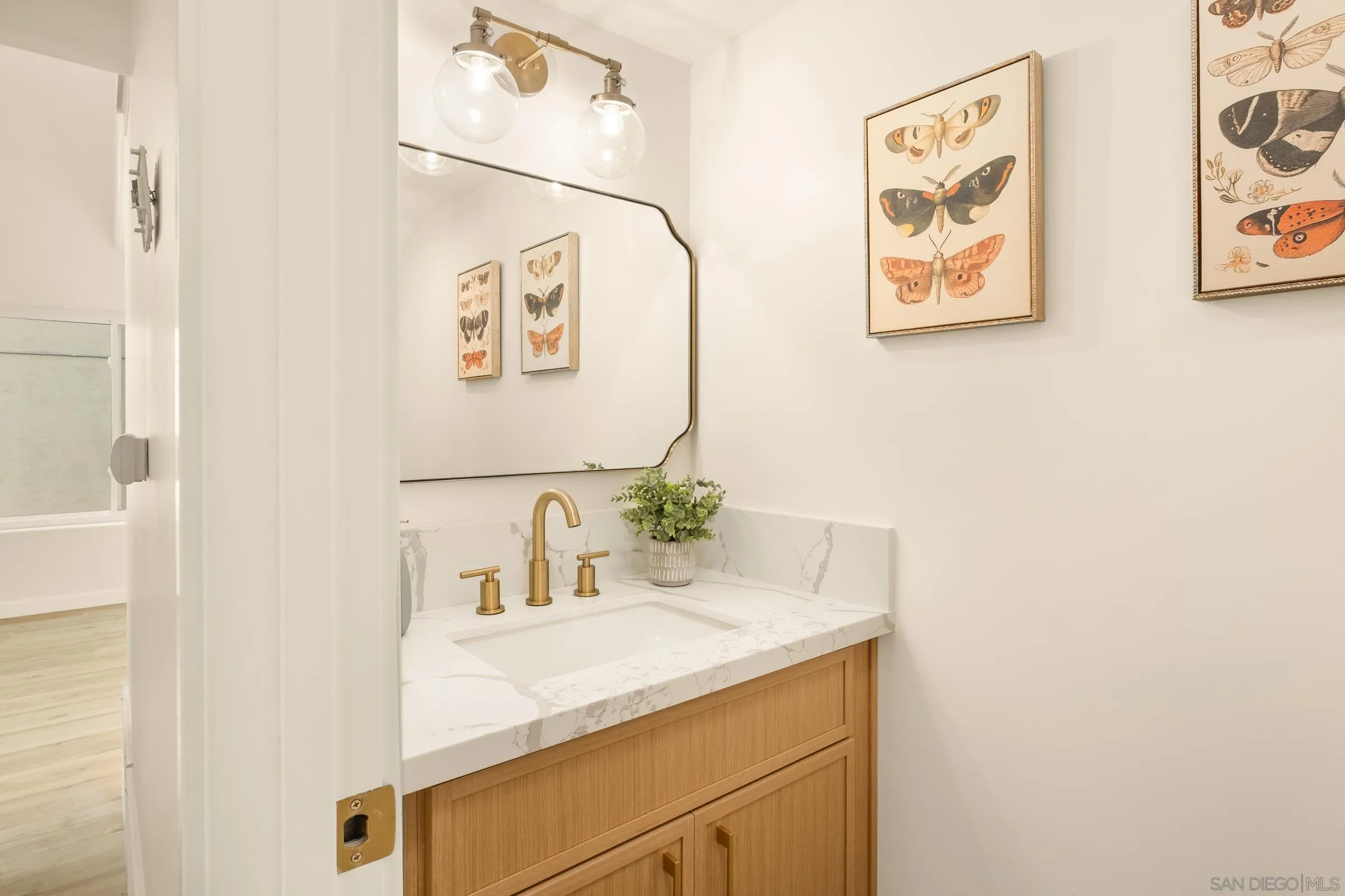 https://cdn.realtyfeed.com/cdn/127/250037678/adfbde514c8f1058ff147b317d800371.webp