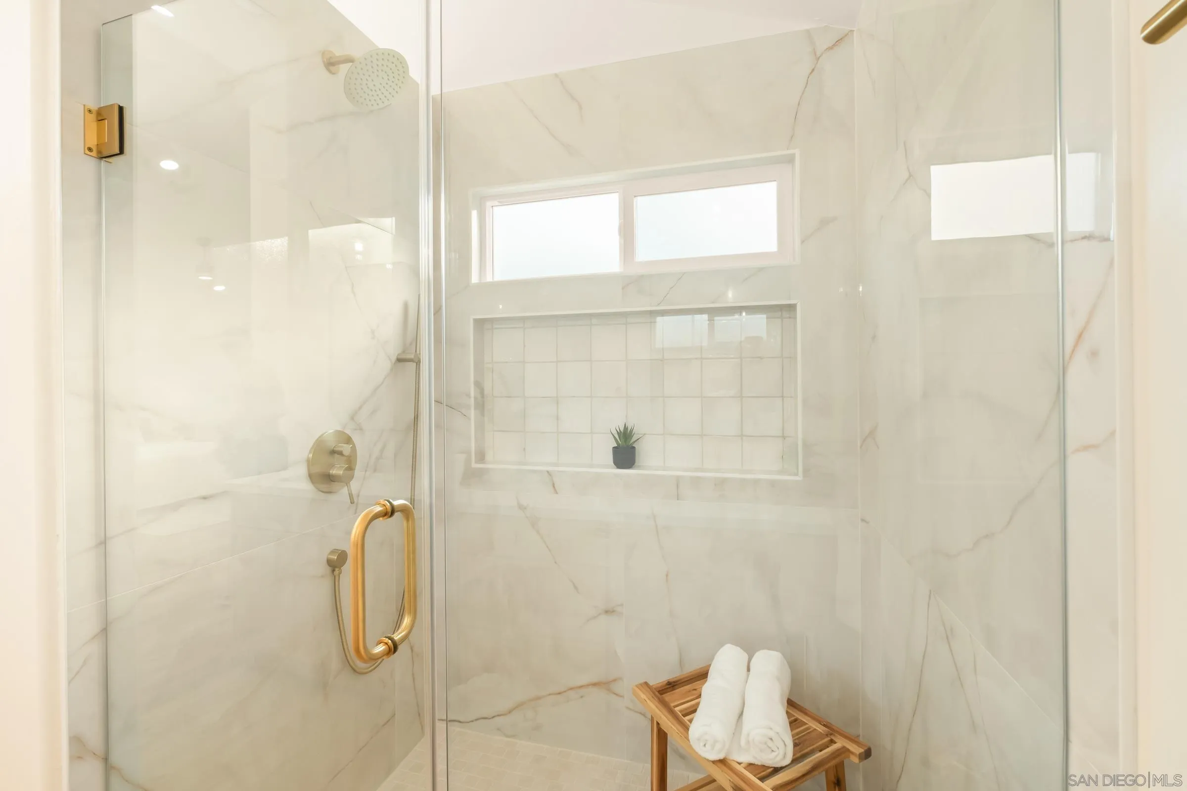https://cdn.realtyfeed.com/cdn/127/250037678/e2dba4a1e5bf33fb6b7ee7f9014ca12b.webp