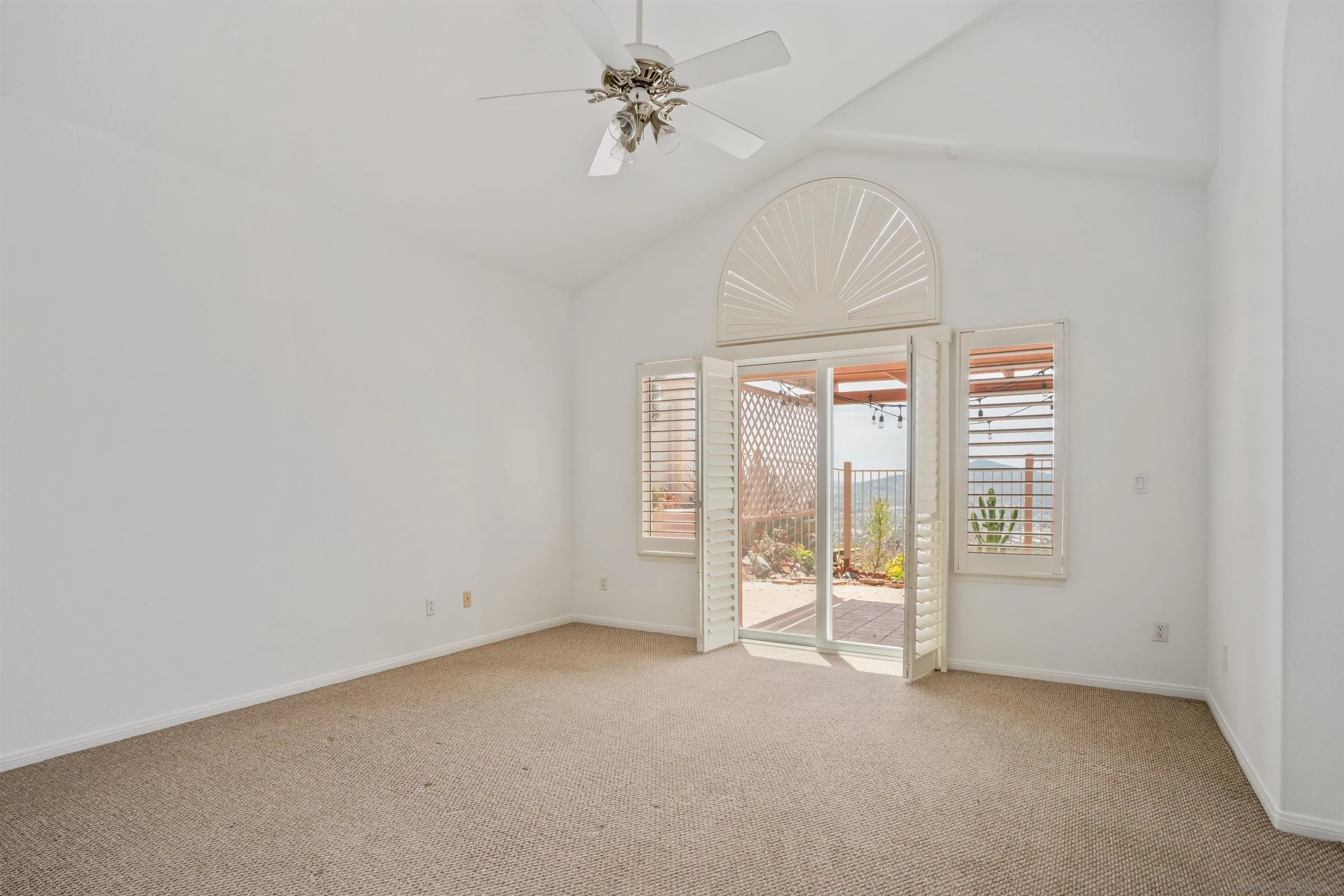 https://cdn.realtyfeed.com/cdn/127/250037680/7105a843c7832a6a3f1ad7e59d7e65dc.webp
