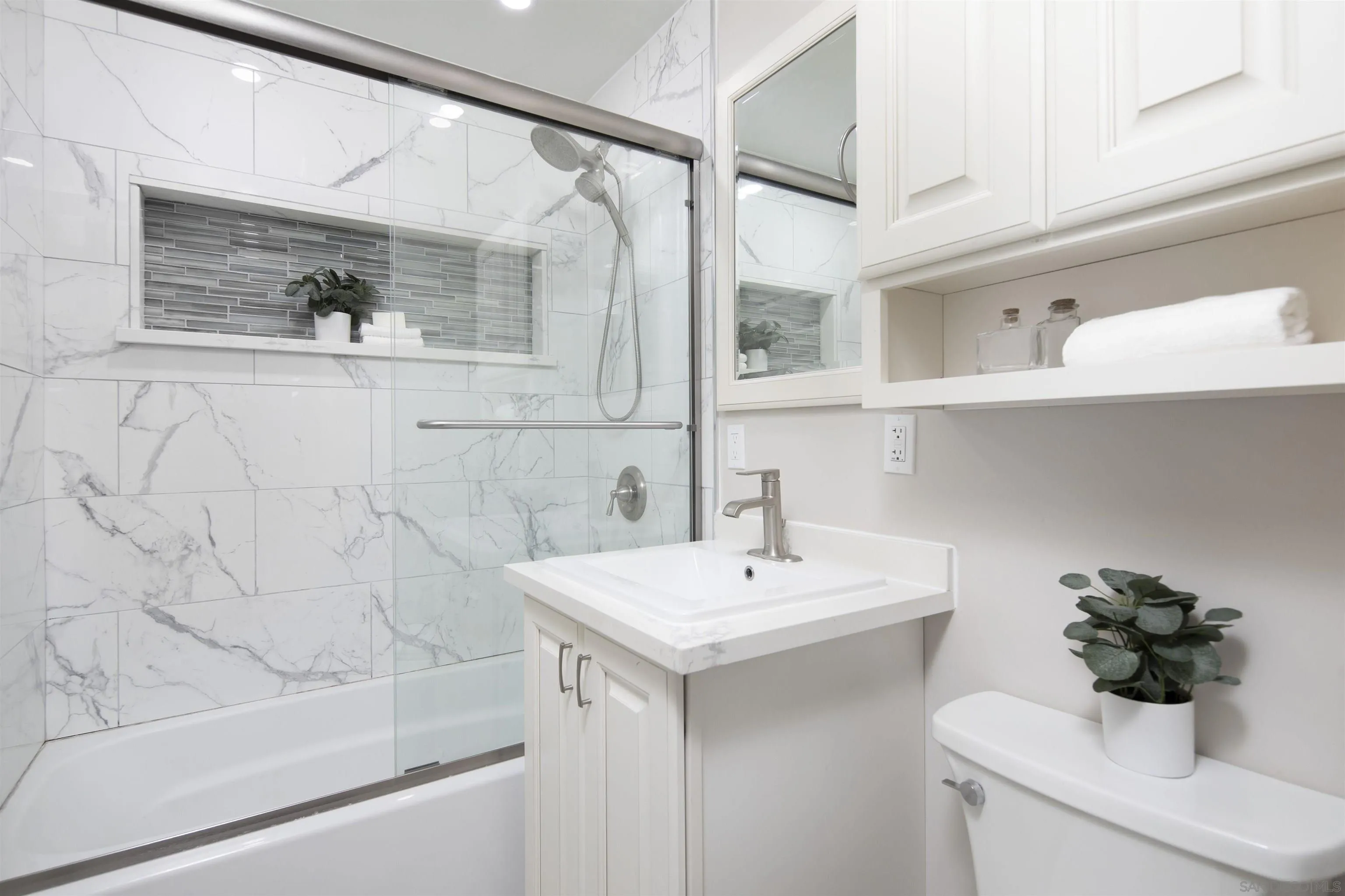 https://cdn.realtyfeed.com/cdn/127/250037681/59cb1bbfa870b92607570b15498a358c.webp