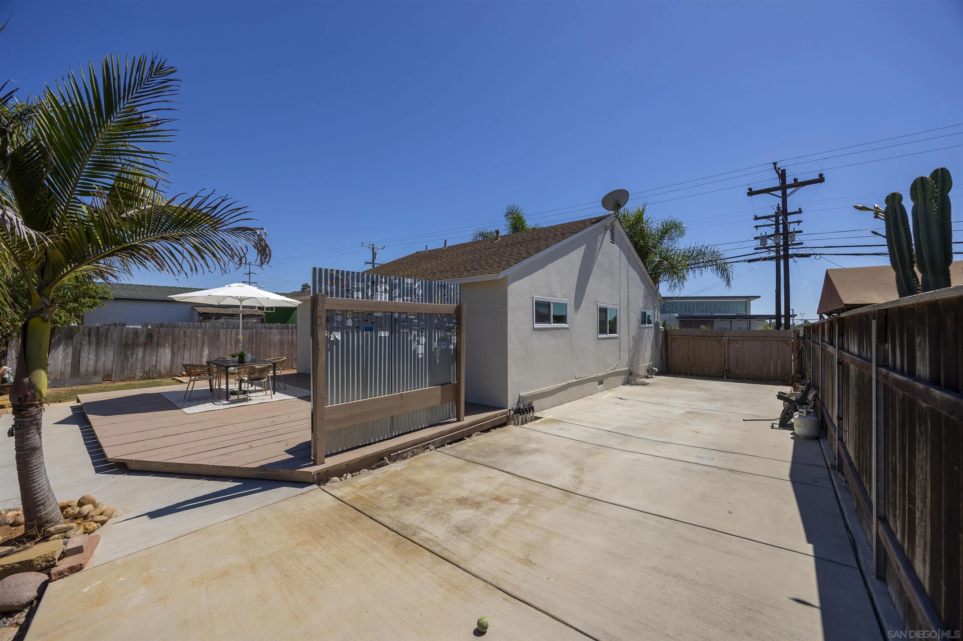https://cdn.realtyfeed.com/cdn/127/250037681/7ec0c89d182974e423add9ff160e5f40.webp
