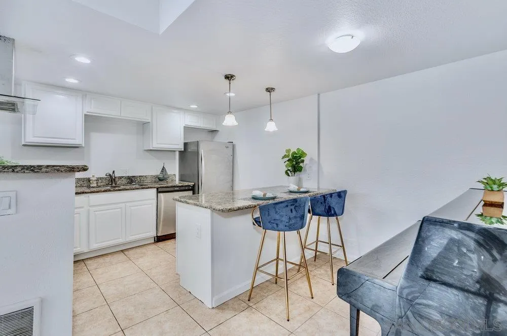 Photo #3: 250037685 Listing 