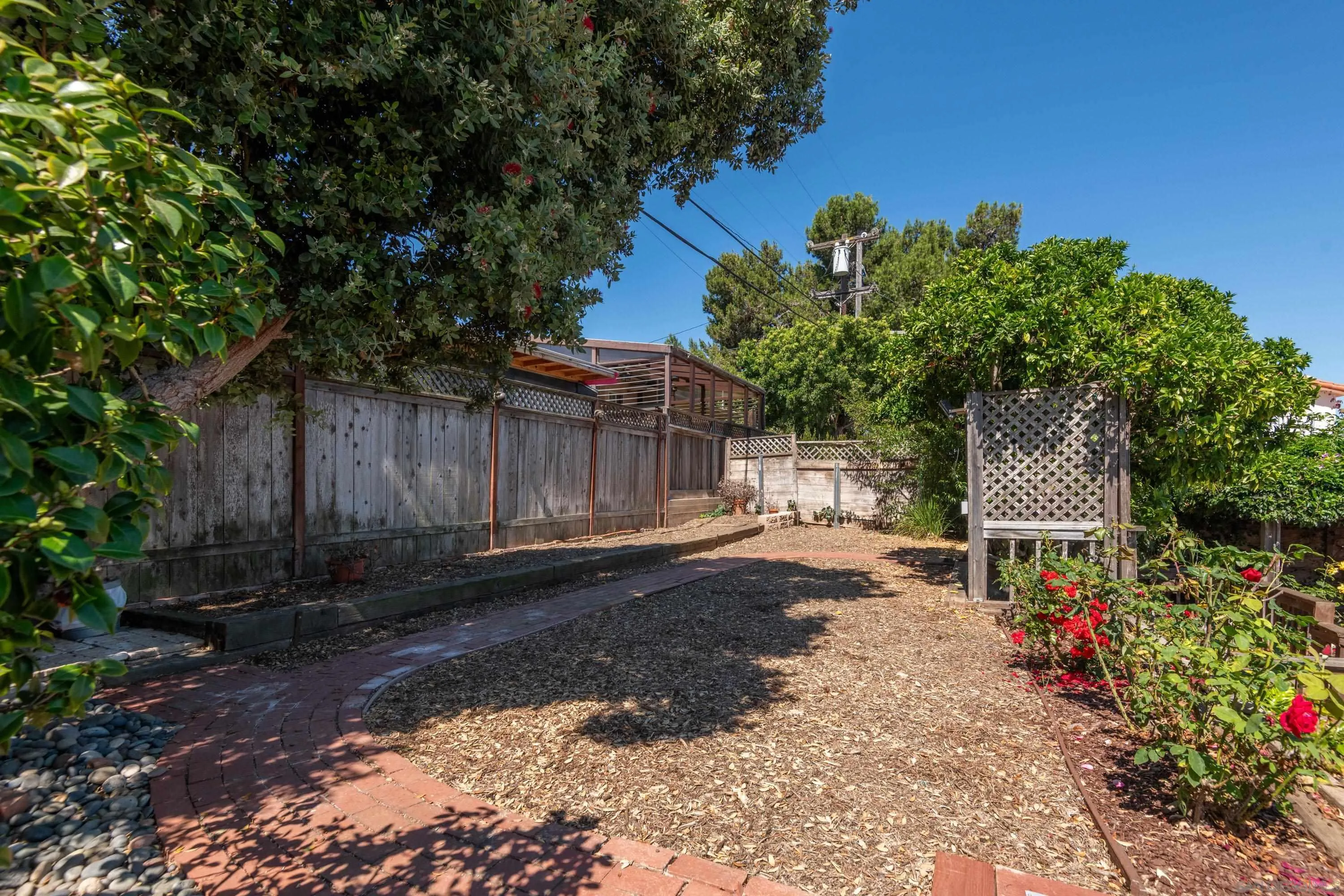 https://cdn.realtyfeed.com/cdn/127/250037686/760e607ba9ed63be0ee9aa5e432734ec.webp