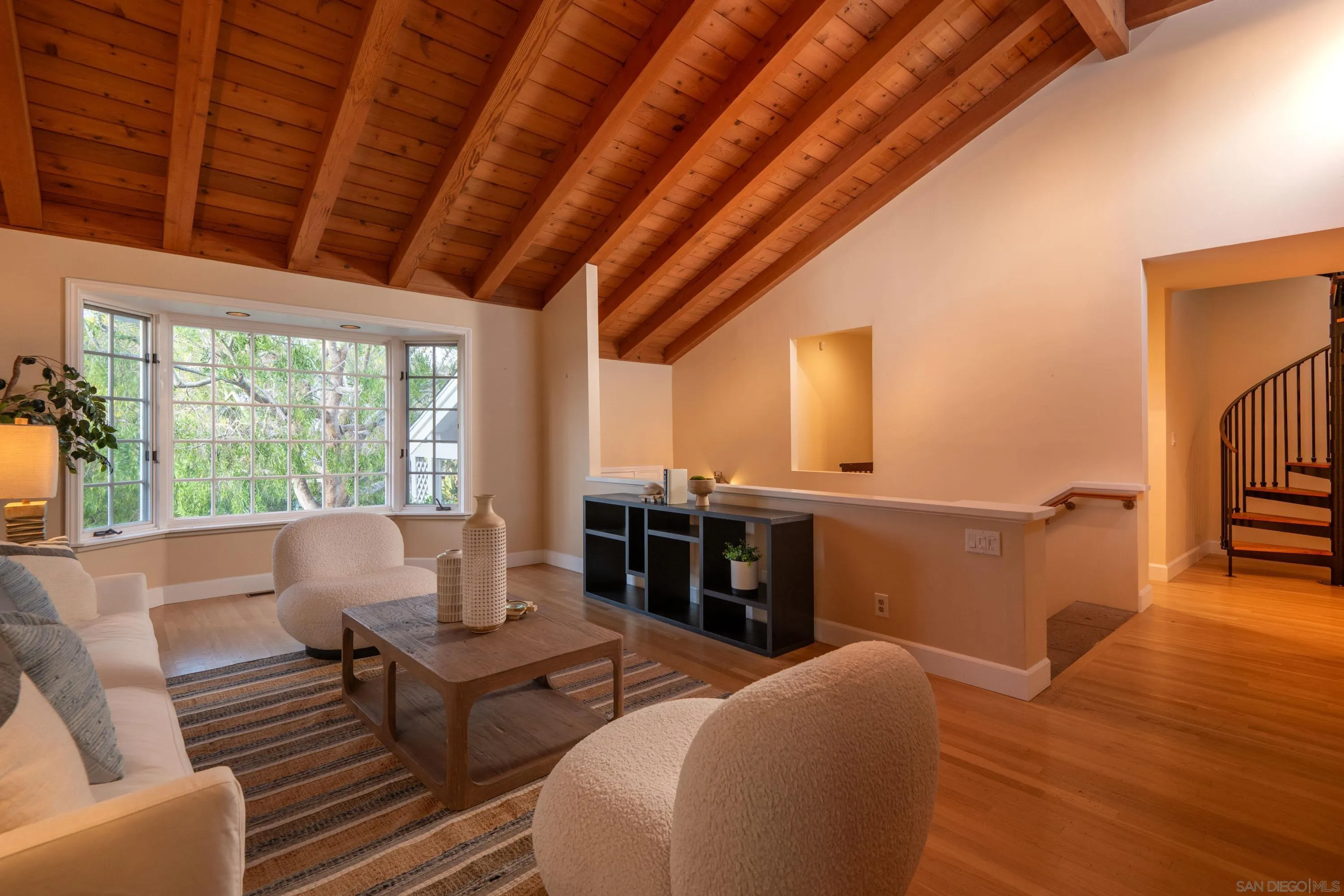 https://cdn.realtyfeed.com/cdn/127/250037686/9b8ad3f02d91840a40e84633596c9227.webp