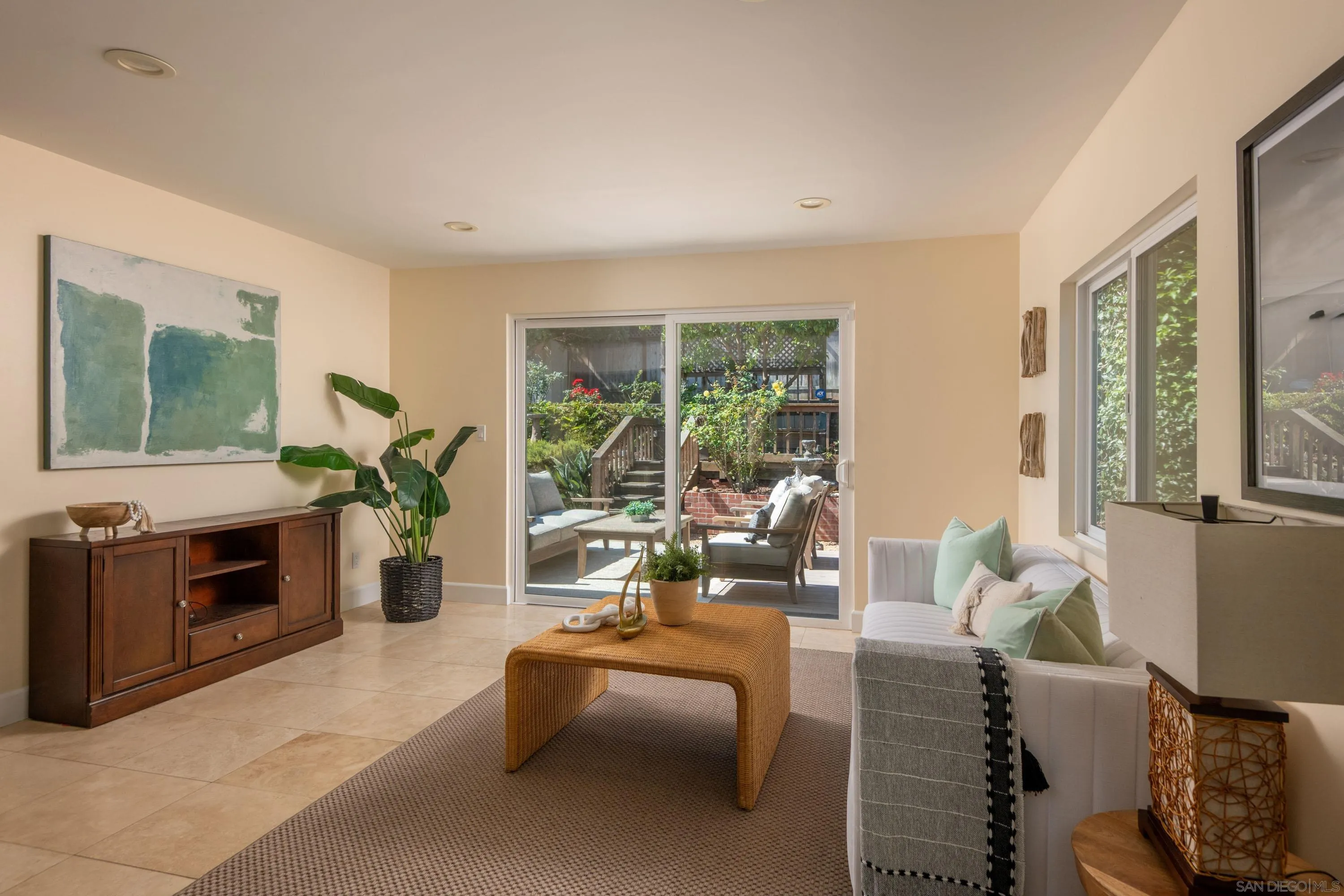 https://cdn.realtyfeed.com/cdn/127/250037686/9dcb8869319a6e5b6613f1468d5bc754.webp