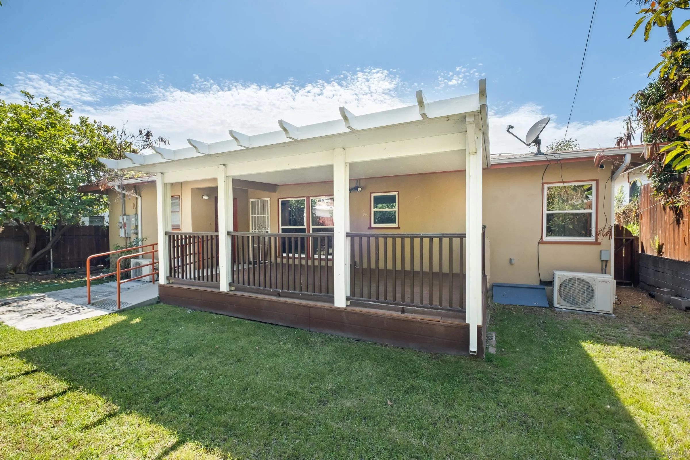 https://cdn.realtyfeed.com/cdn/127/250037688/0116ef8aca1f2f708f74554858172f98.webp