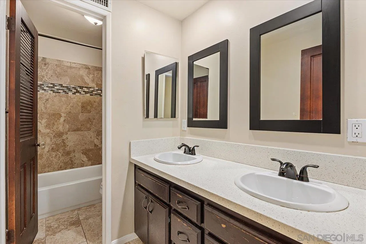 https://cdn.realtyfeed.com/cdn/127/250037691/0fb0b8fd25bf1d6612c195eec07cd2f5.webp