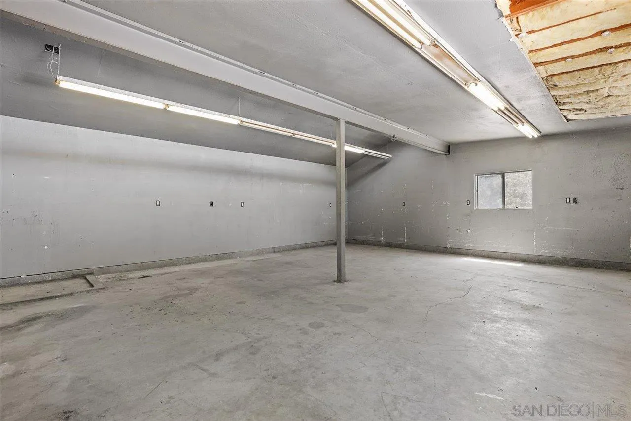 https://cdn.realtyfeed.com/cdn/127/250037691/1988131986fb9b72ea54cc9705c156ff.webp