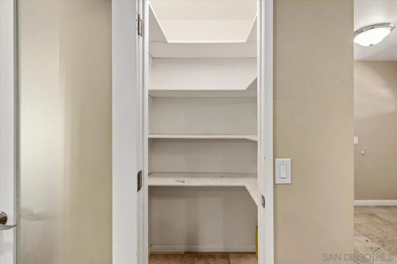 https://cdn.realtyfeed.com/cdn/127/250037691/4946ccbdbdd260474a83887429ced3cf.webp