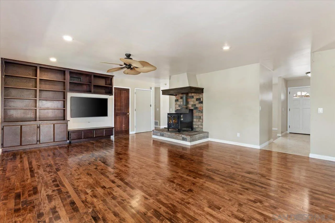 https://cdn.realtyfeed.com/cdn/127/250037691/b5f86c3b78bbc69ca5ad03793c54a1be.webp