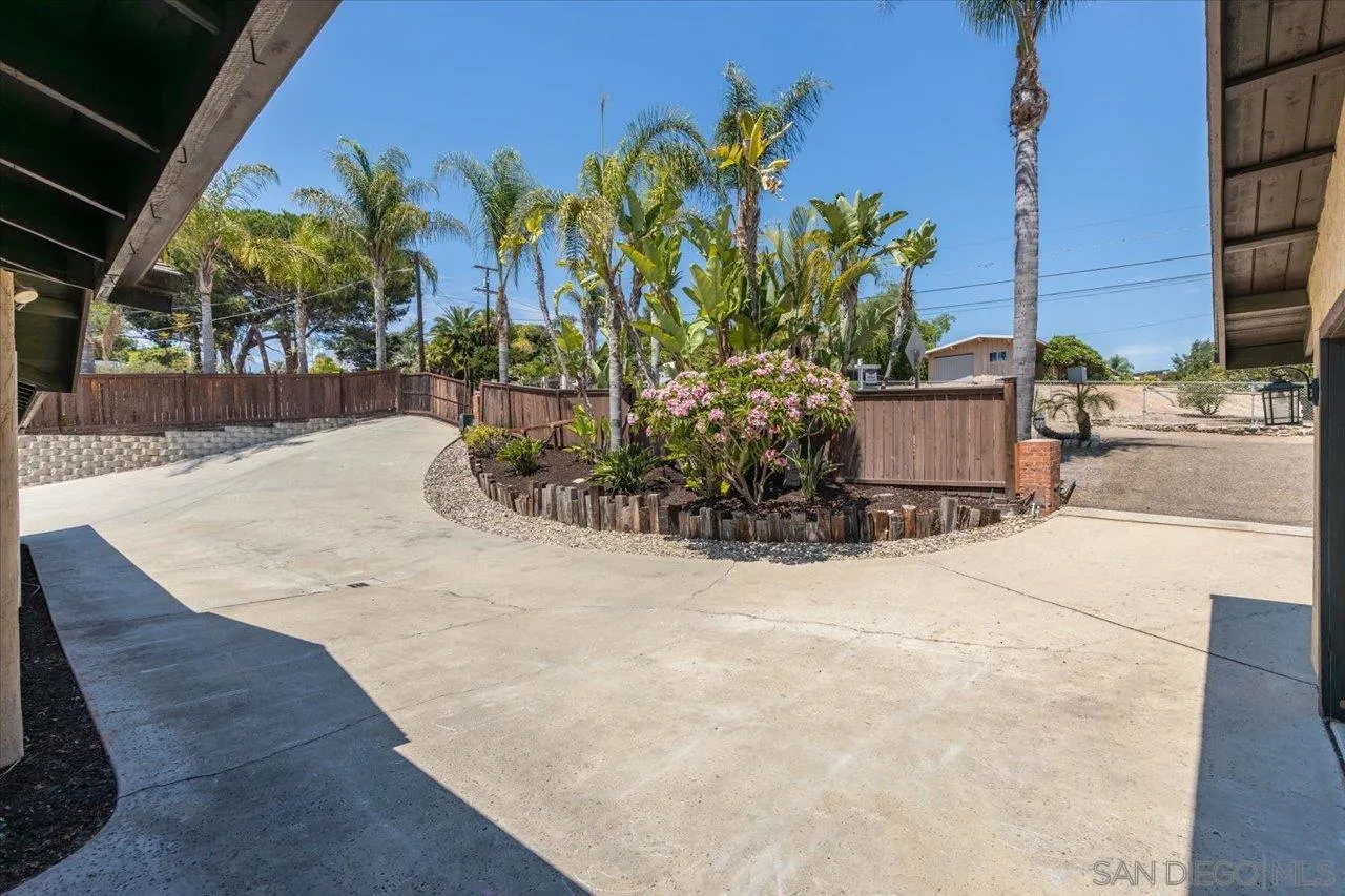 https://cdn.realtyfeed.com/cdn/127/250037691/e5e06e1e7c965f4261d61f4c3eef9c0f.webp