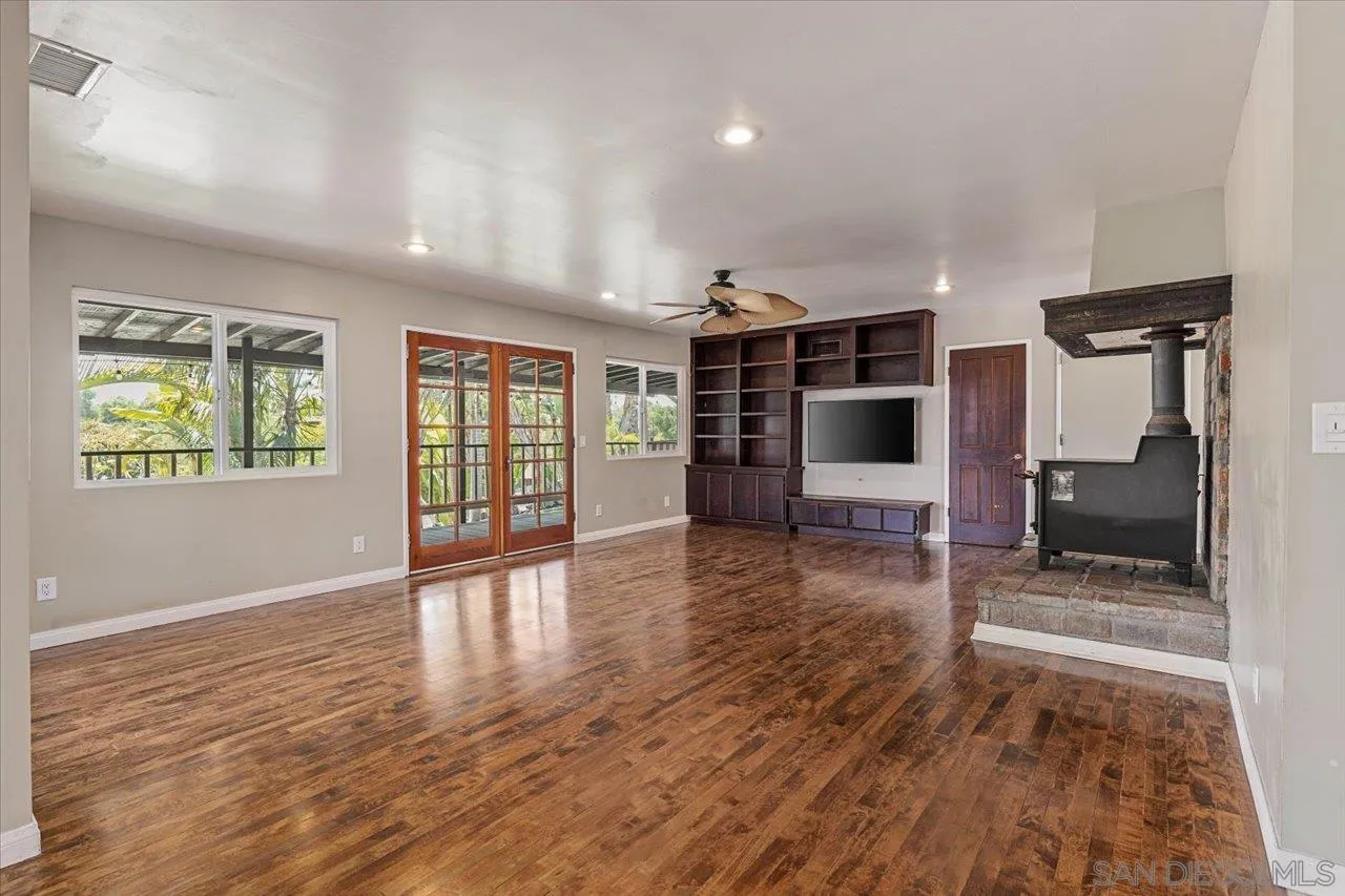https://cdn.realtyfeed.com/cdn/127/250037691/ed9eedfbc7834822a71220d9381251e4.webp