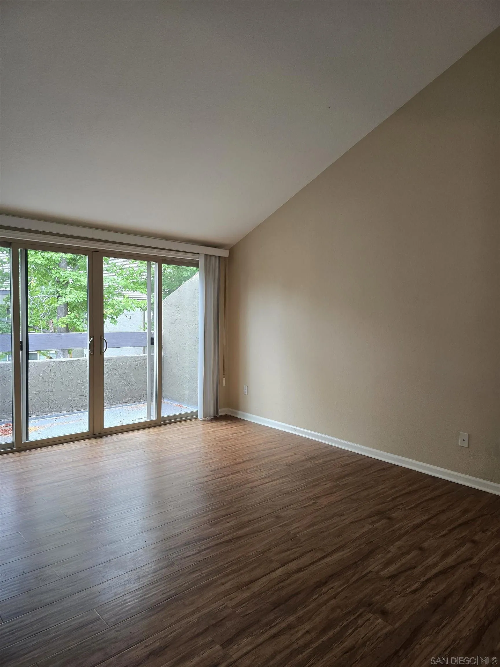 Photo #5: 250037692 Listing 