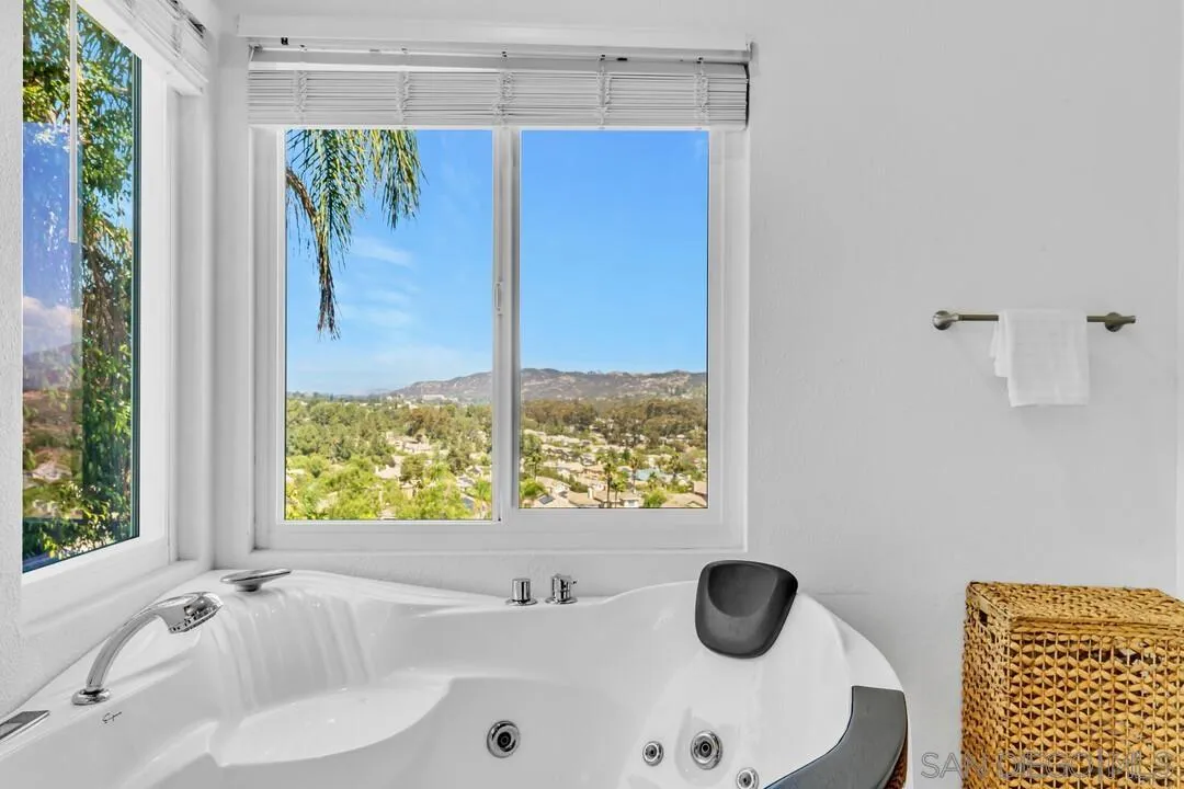https://cdn.realtyfeed.com/cdn/127/250037694/79fe9ad13f1bbbceb3ede5291c1550ce.webp