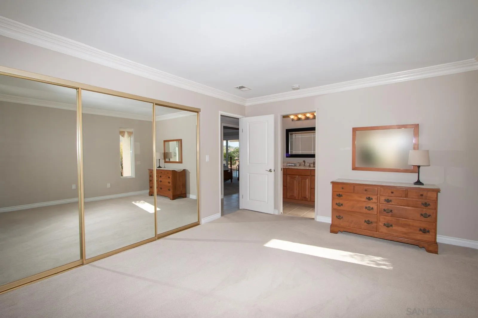 https://cdn.realtyfeed.com/cdn/127/250037695/463549fe055994474932dc2253d98a49.webp