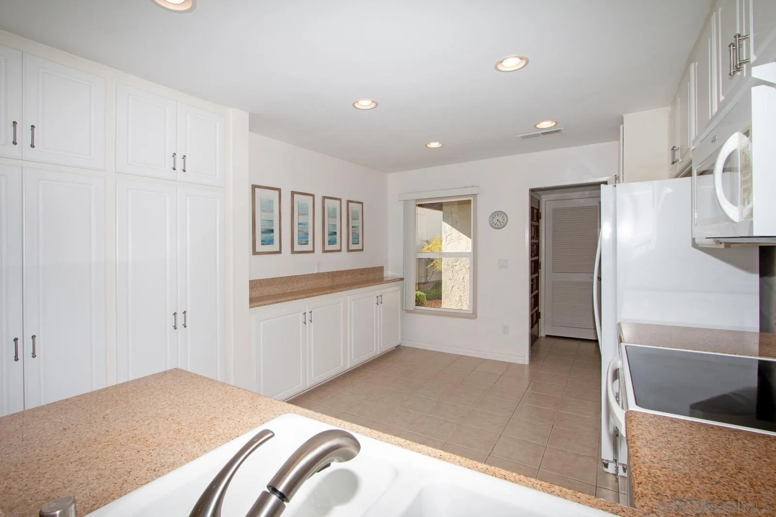 https://cdn.realtyfeed.com/cdn/127/250037695/81481c9b112196d6ba6e2ad998da1f37.webp