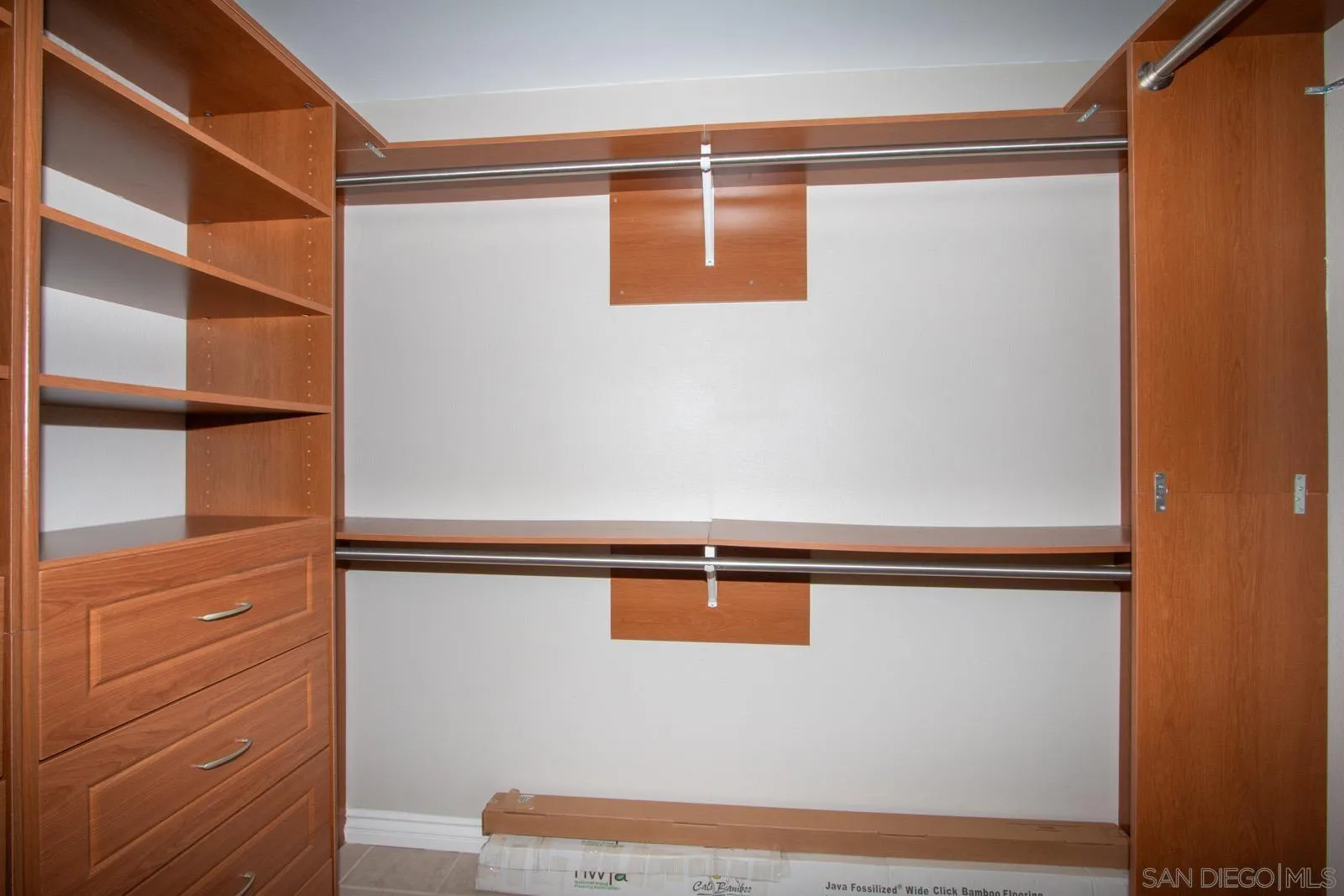 https://cdn.realtyfeed.com/cdn/127/250037695/900e1f32ccfcfade1f5c912d9a3e31a2.webp