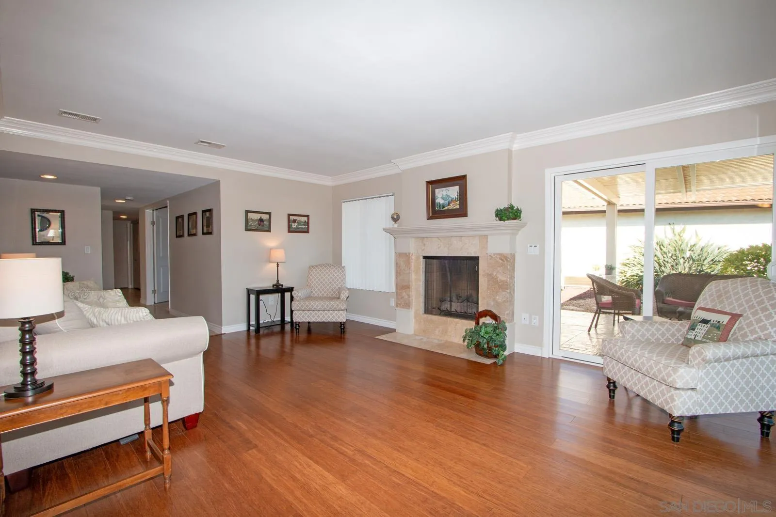 https://cdn.realtyfeed.com/cdn/127/250037695/ed58dba6b6d9d2fda59fd57a14386239.webp