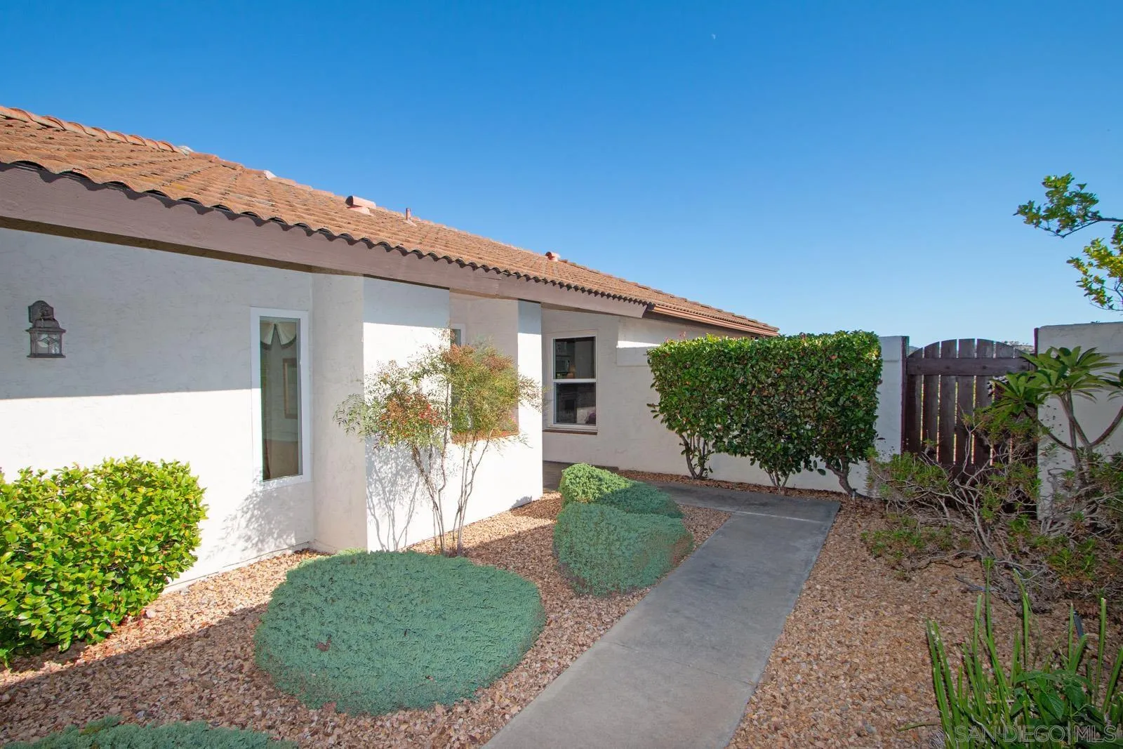 https://cdn.realtyfeed.com/cdn/127/250037695/fd714bd35fe1a1997de11dd581b0185f.webp