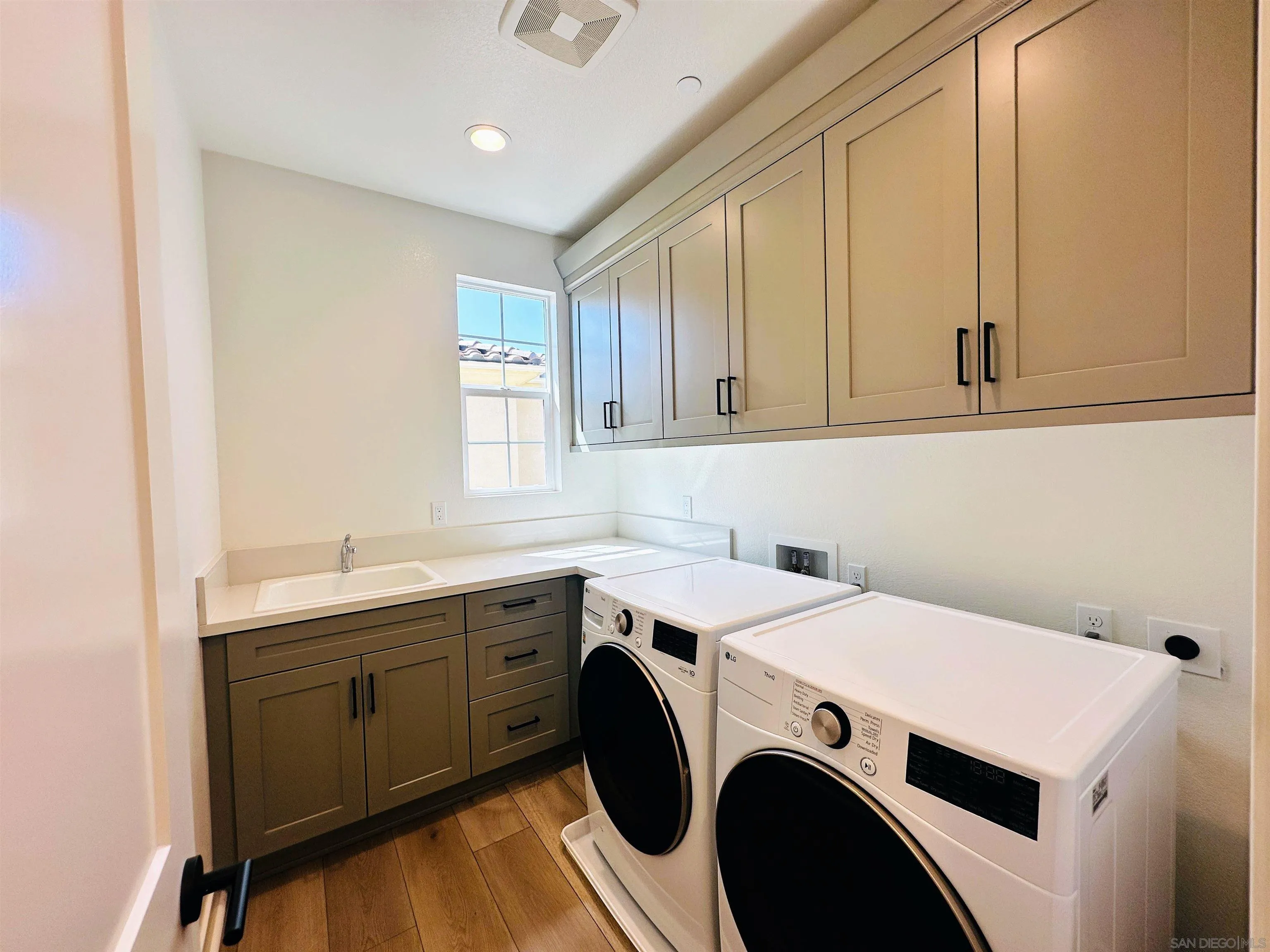 https://cdn.realtyfeed.com/cdn/127/250037698/24cb797114c6430ed984329a77ab9b5b.webp