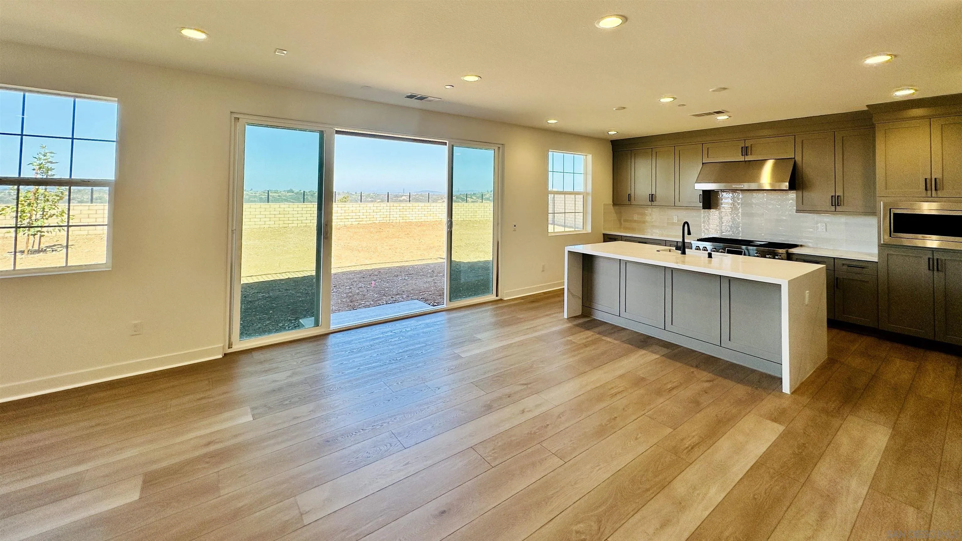 https://cdn.realtyfeed.com/cdn/127/250037698/a4dcdb154f4d65be04f1e6d335dfc91e.webp