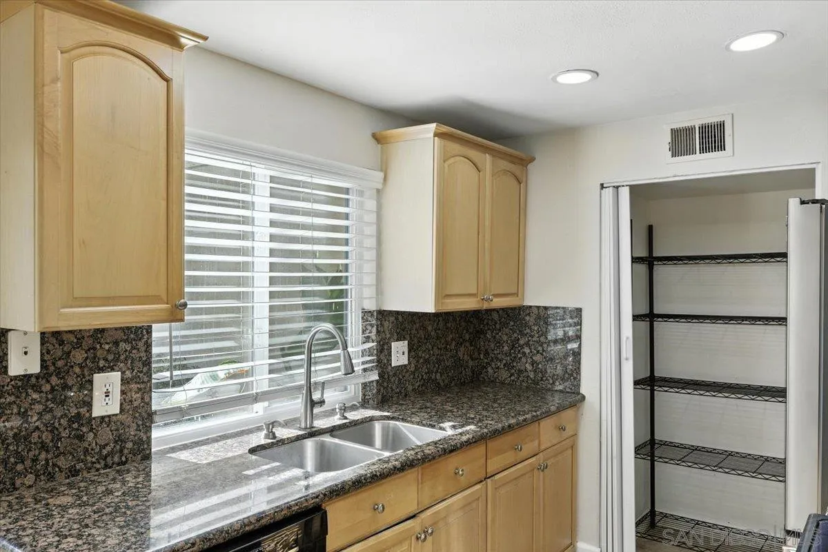 https://cdn.realtyfeed.com/cdn/127/250037710/680eb2f1227289eb1c8ce4f94bf96f13.webp