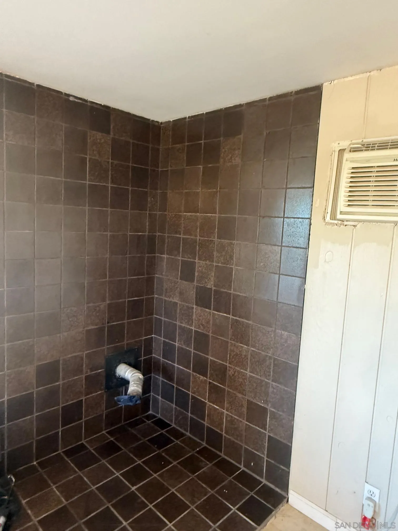 https://cdn.realtyfeed.com/cdn/127/250037712/9d9624346aa4329f6b5ea7c4701d304a.webp