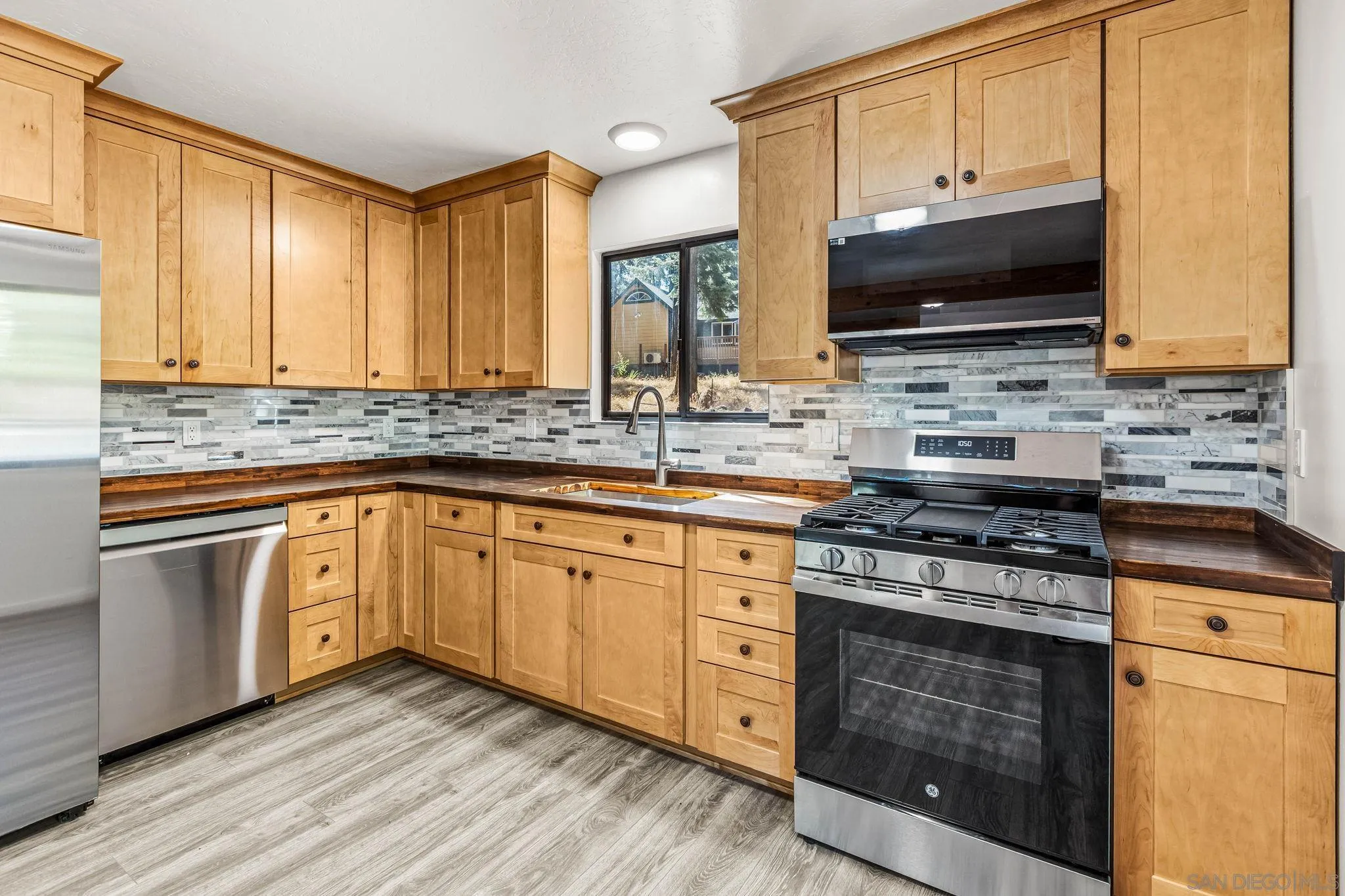 https://cdn.realtyfeed.com/cdn/127/250037714/4a48e9b37c3752b262e639a4e7a5746b.webp
