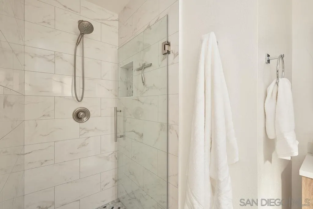 https://cdn.realtyfeed.com/cdn/127/250037719/c70af4e6fe90dd7f5e995b0b4f229a11.webp