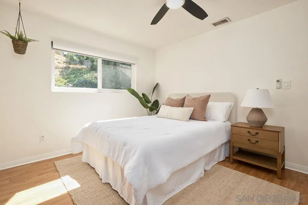 https://cdn.realtyfeed.com/cdn/127/250037719/ca2b70b53352ac6fefb7d7539e1558ff.webp