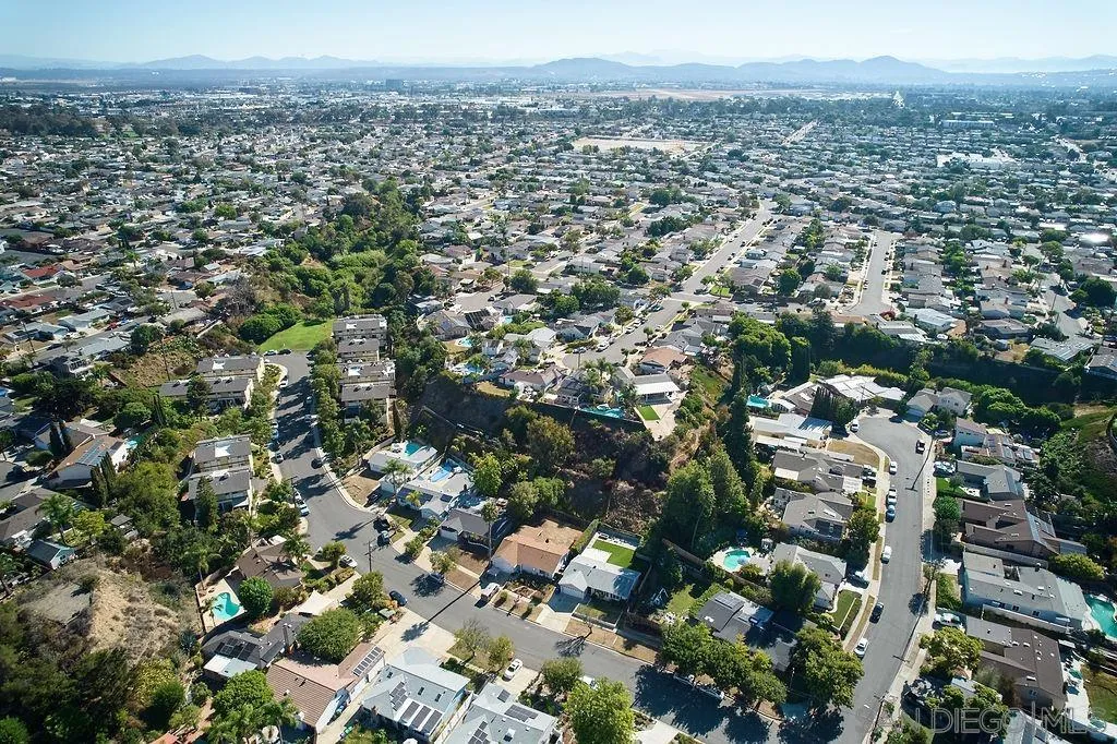 https://cdn.realtyfeed.com/cdn/127/250037719/e9dec51b8b8725da4d483e999b49b028.webp