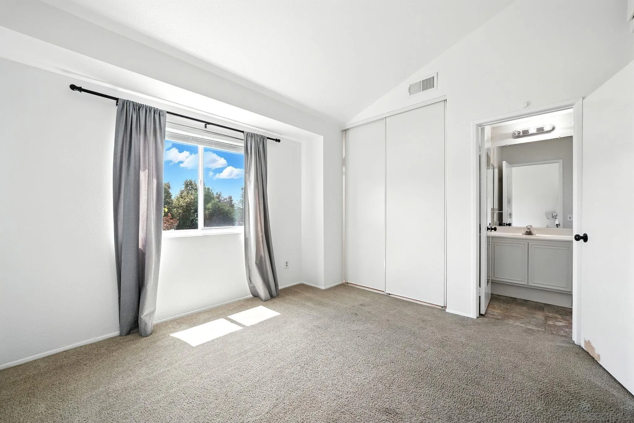https://cdn.realtyfeed.com/cdn/127/250037721/36985e94f02106d2a437167b39df58c6.webp