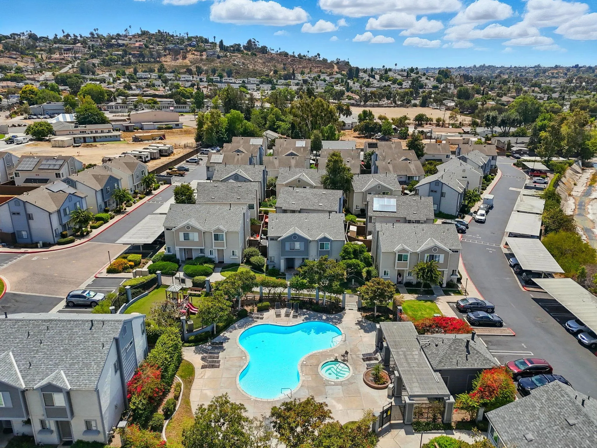 https://cdn.realtyfeed.com/cdn/127/250037721/7a0f5ca3e1f8eef40f9ef1cb5eb96310.webp