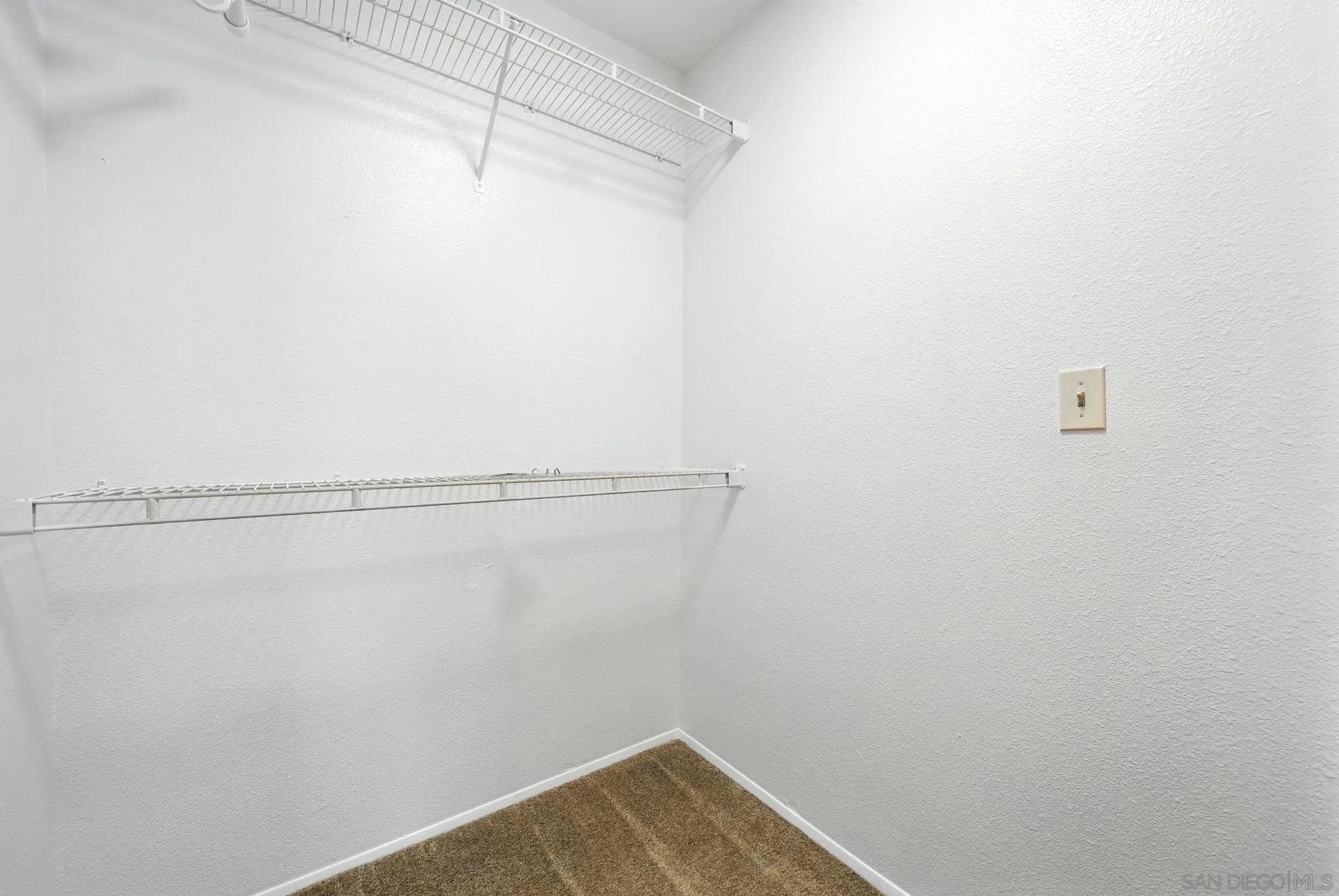 https://cdn.realtyfeed.com/cdn/127/250037721/7b709bda7750e9a403a6470947834b21.webp