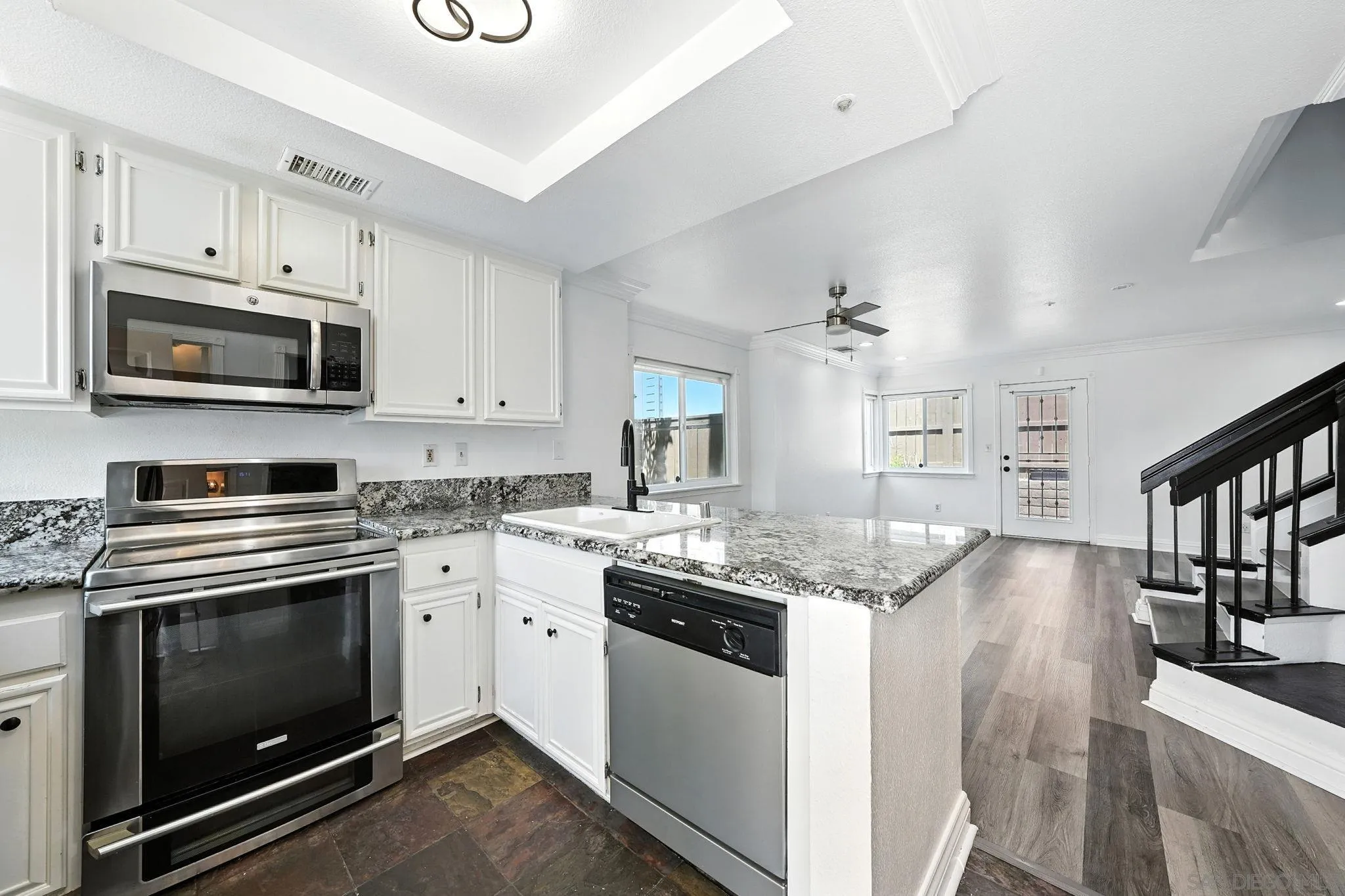 https://cdn.realtyfeed.com/cdn/127/250037721/86af9214c1fbf894bb36b289aabbe048.webp
