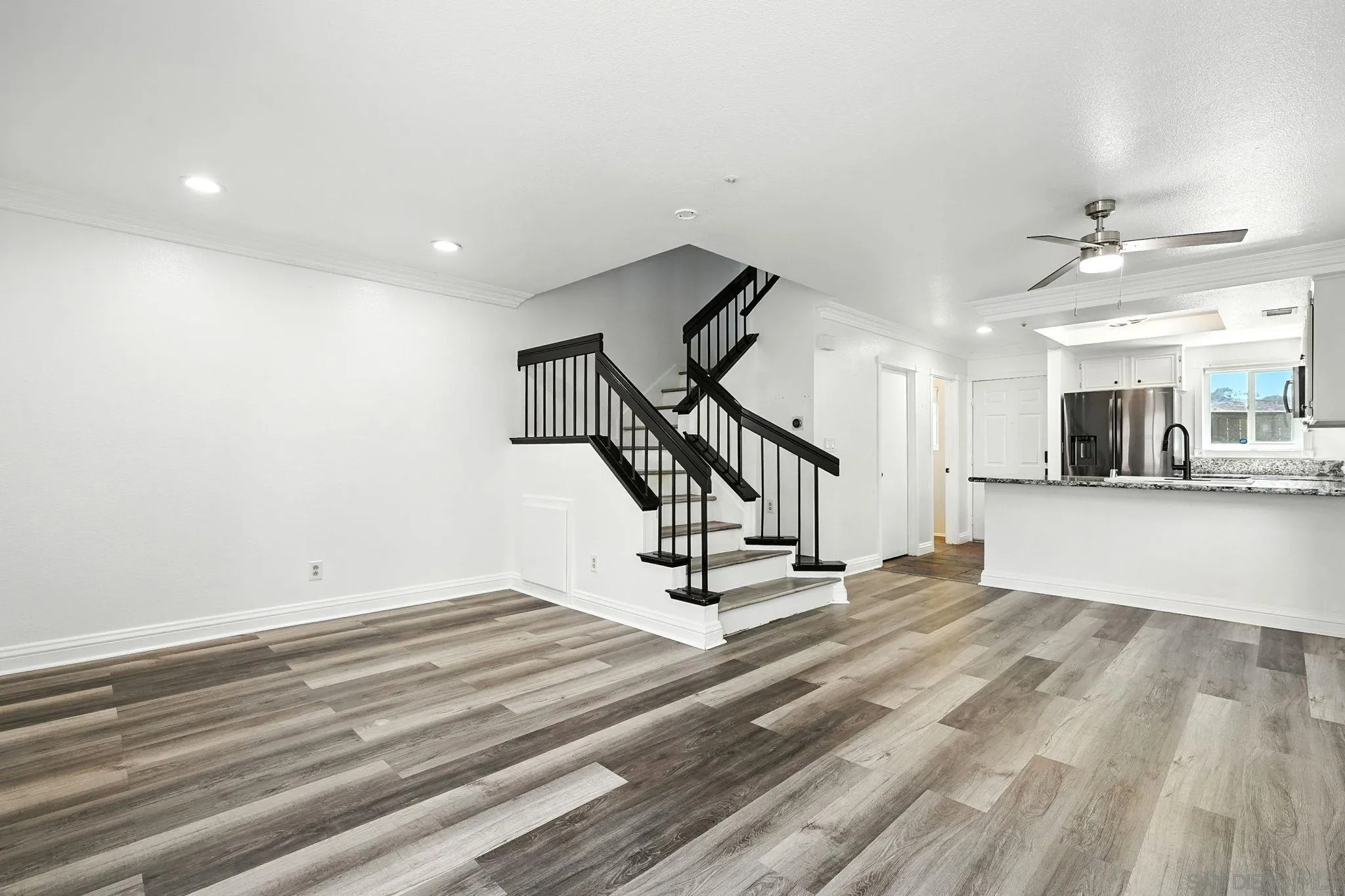 https://cdn.realtyfeed.com/cdn/127/250037721/b9f9c58deee8f7b7571ab102d9b162d3.webp