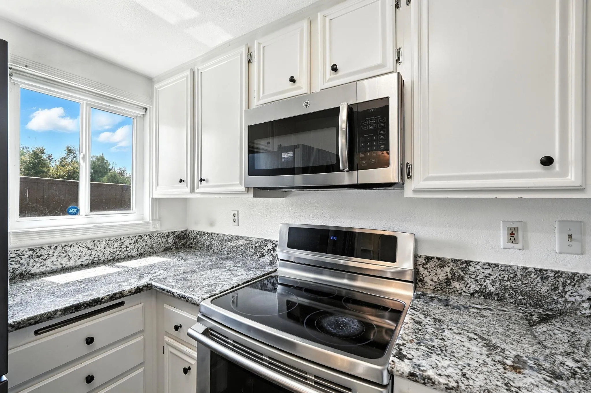 https://cdn.realtyfeed.com/cdn/127/250037721/c82e747abc2014dcab206805df1b6484.webp