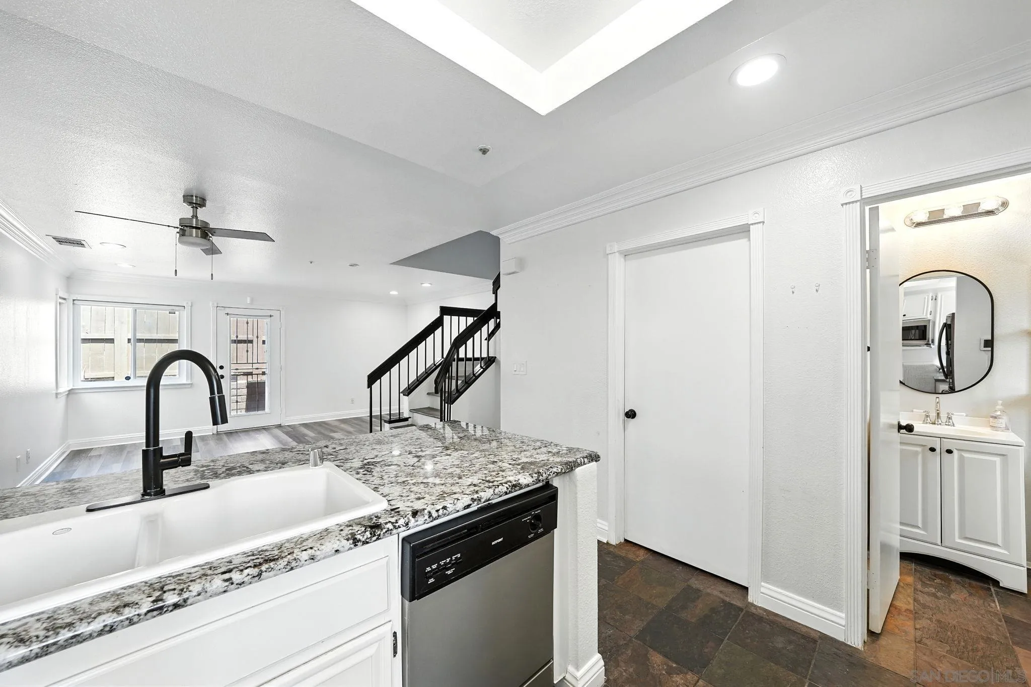 https://cdn.realtyfeed.com/cdn/127/250037721/fa1815948e3fafe4a2791b3d22512c86.webp