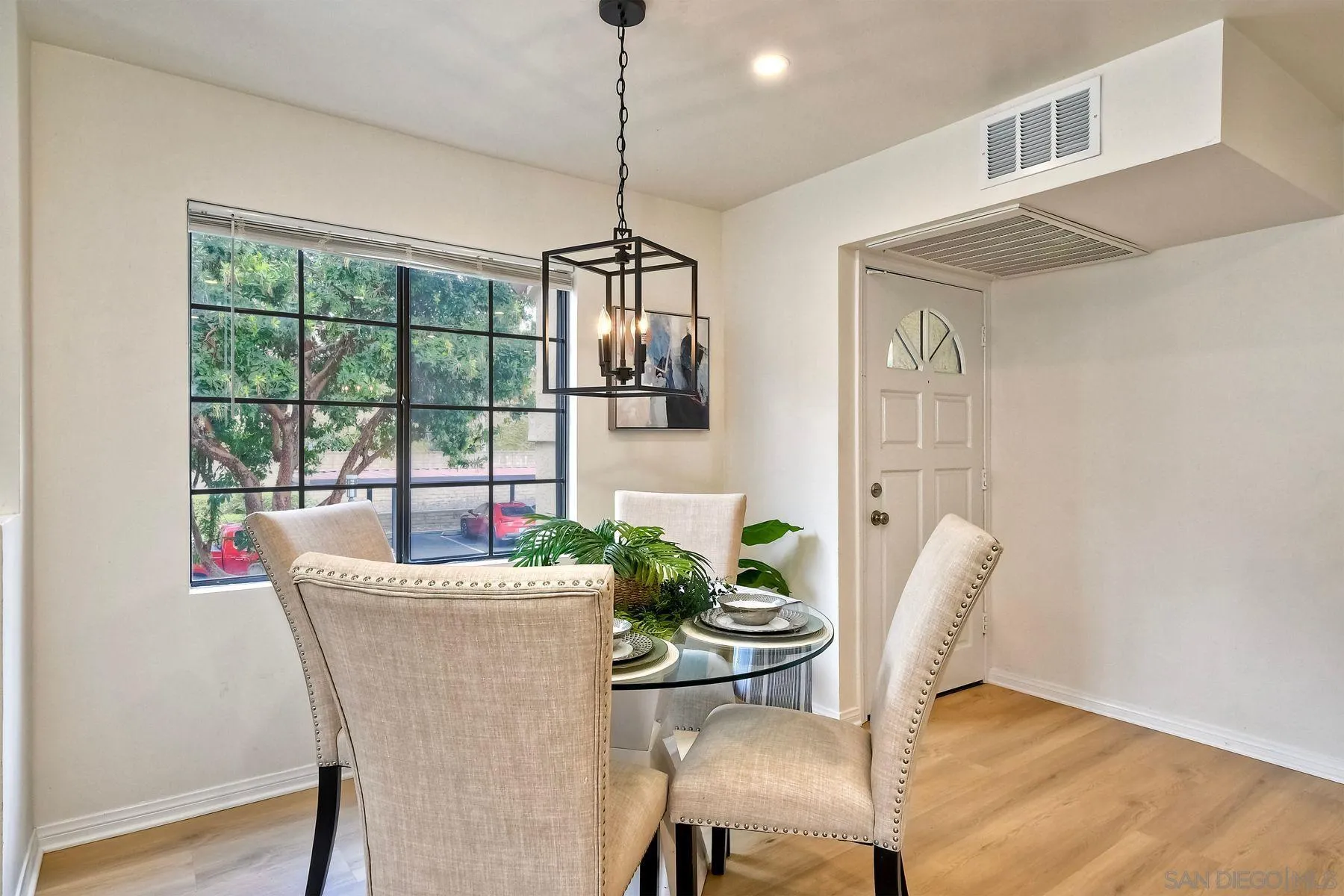 https://cdn.realtyfeed.com/cdn/127/250037733/03a848e691bf406fd113813652039c2e.webp
