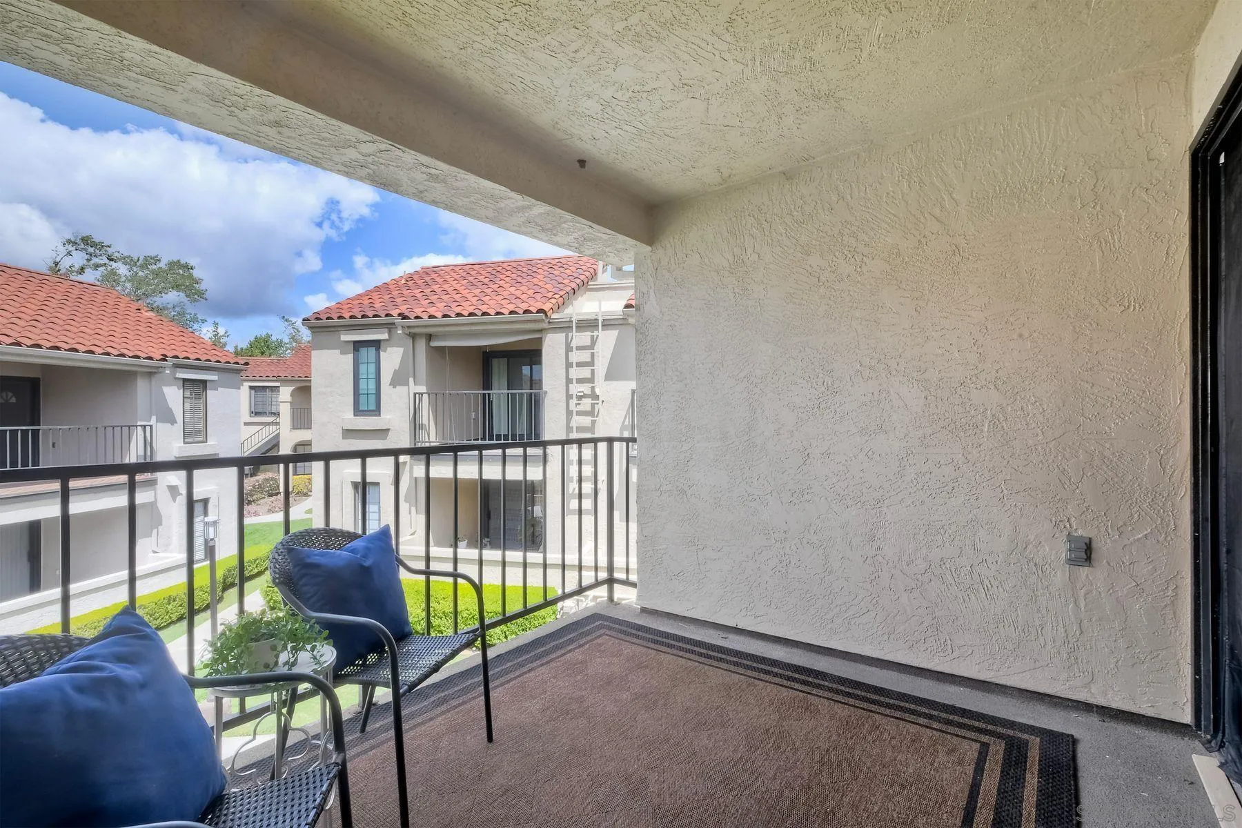 https://cdn.realtyfeed.com/cdn/127/250037733/f56a14fa167226e74568bf295a993ec3.webp