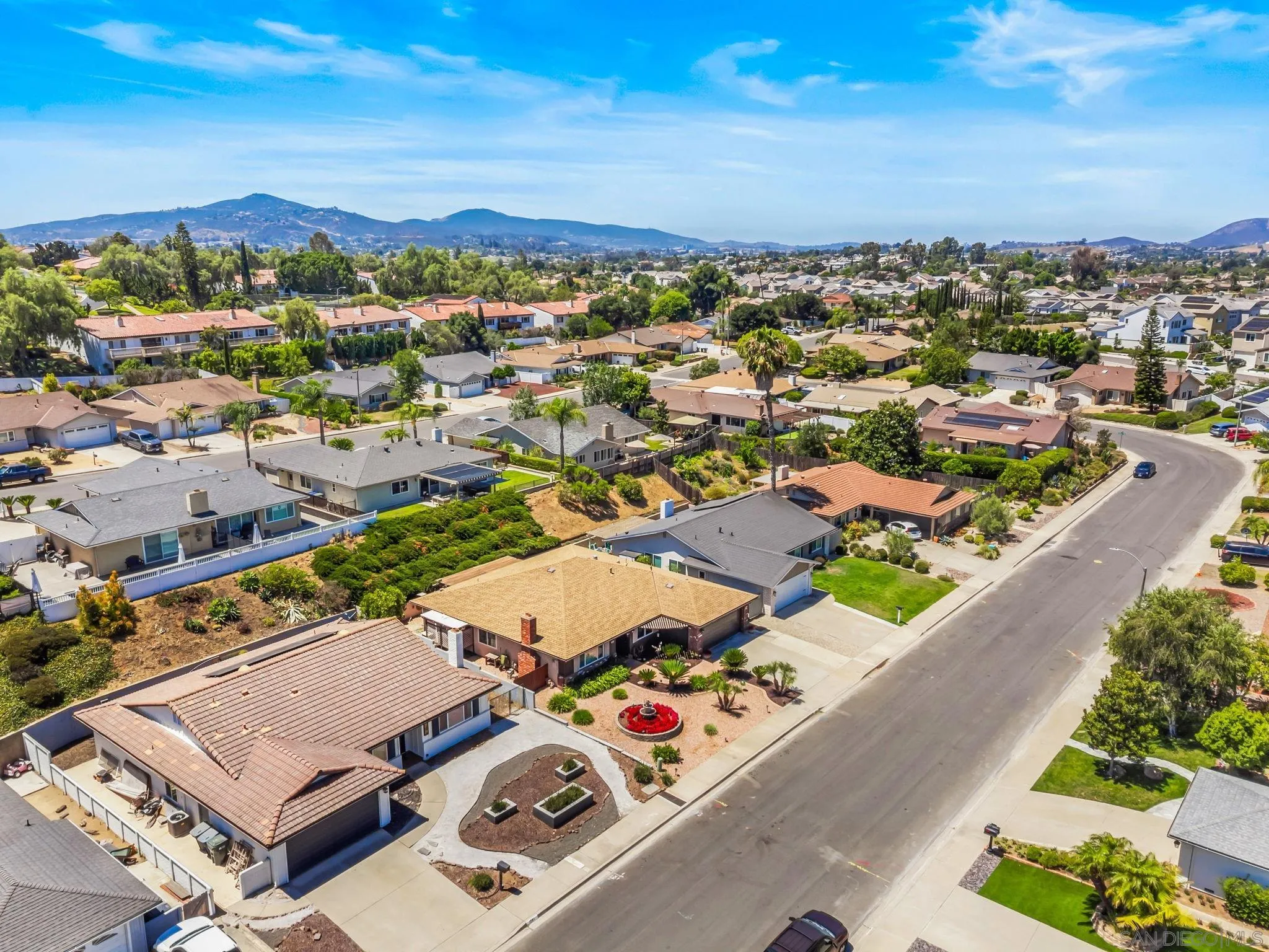 https://cdn.realtyfeed.com/cdn/127/250037737/02b29c419fcb46f99638a753d3b0612f.webp