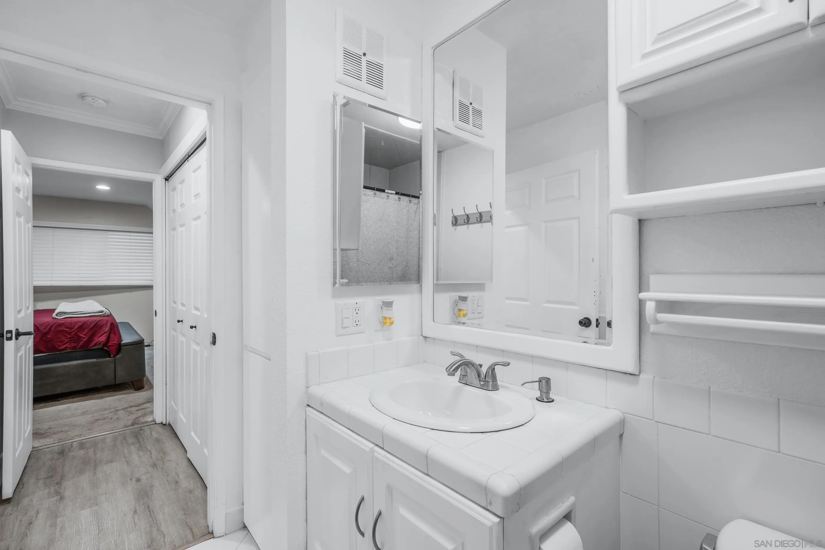 https://cdn.realtyfeed.com/cdn/127/250037738/0b371713cb43d82a1f99e7e699a5791a.webp