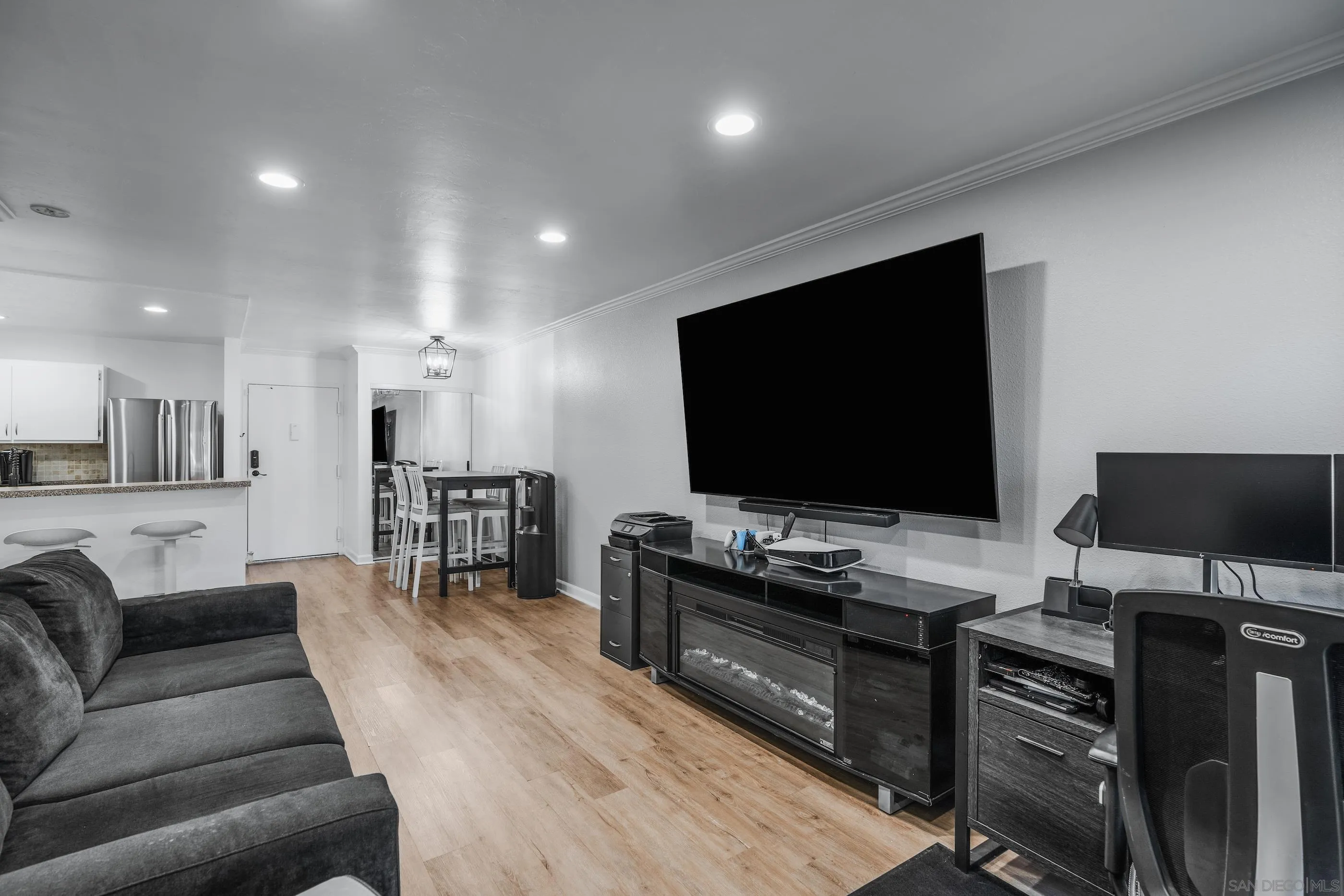 https://cdn.realtyfeed.com/cdn/127/250037738/6dca353340c7f80a2bb8fcd2d4163e1d.webp