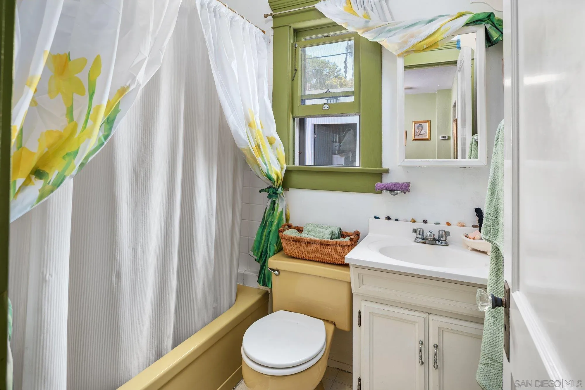 https://cdn.realtyfeed.com/cdn/127/250037741/1296295512ccabeea97404538bec3816.webp