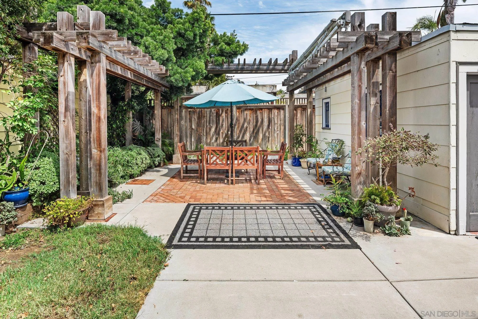 https://cdn.realtyfeed.com/cdn/127/250037741/66dc96f83f8cf1def407151bdf286a6d.webp