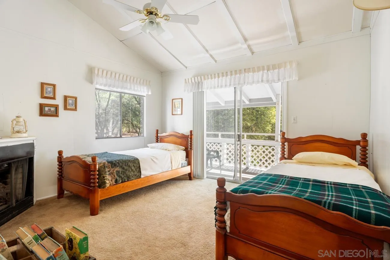 https://cdn.realtyfeed.com/cdn/127/250037743/44fb759337bb867d5a0953b761e4f7e7.webp