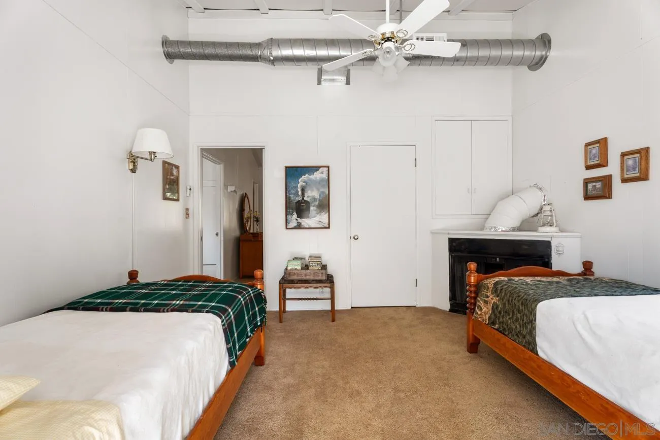 https://cdn.realtyfeed.com/cdn/127/250037743/c4c766b85259b052461701ae0e804054.webp