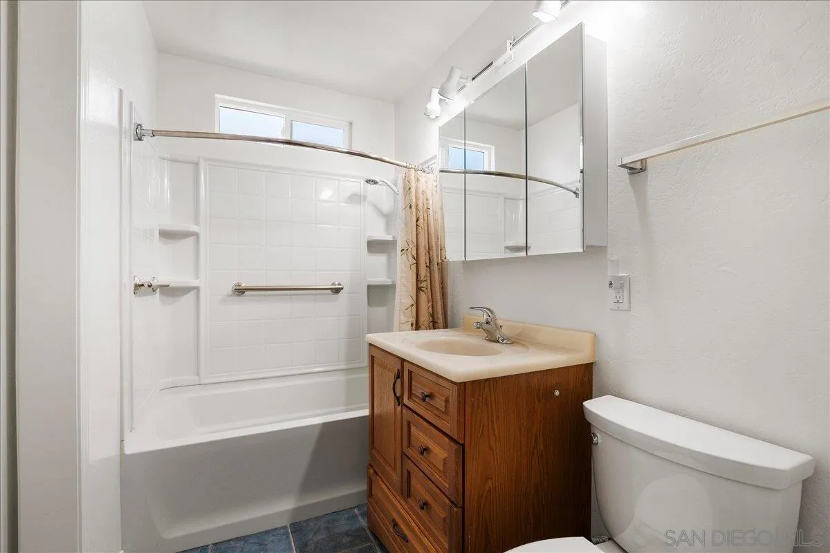https://cdn.realtyfeed.com/cdn/127/250037745/4f95ad216d804d2e3f564c16e13820e1.webp